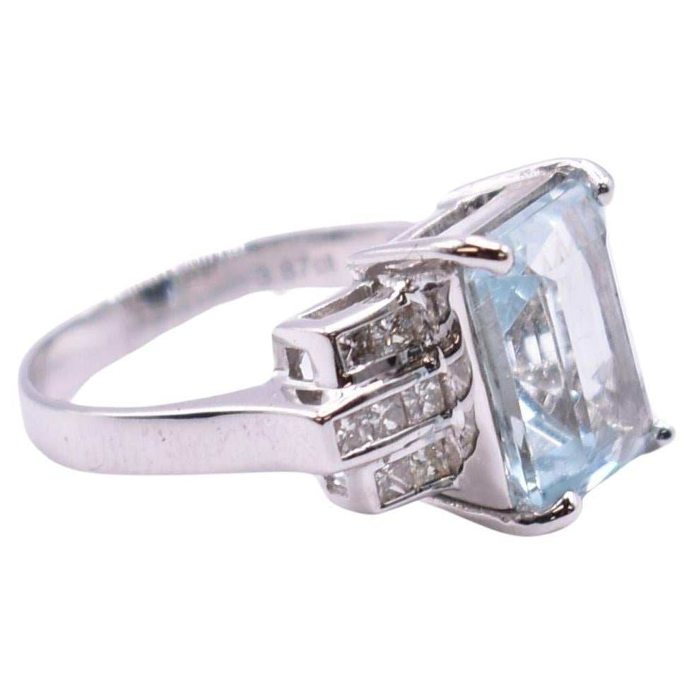 18K White Gold Aquamarine & Diamond Ring For Sale