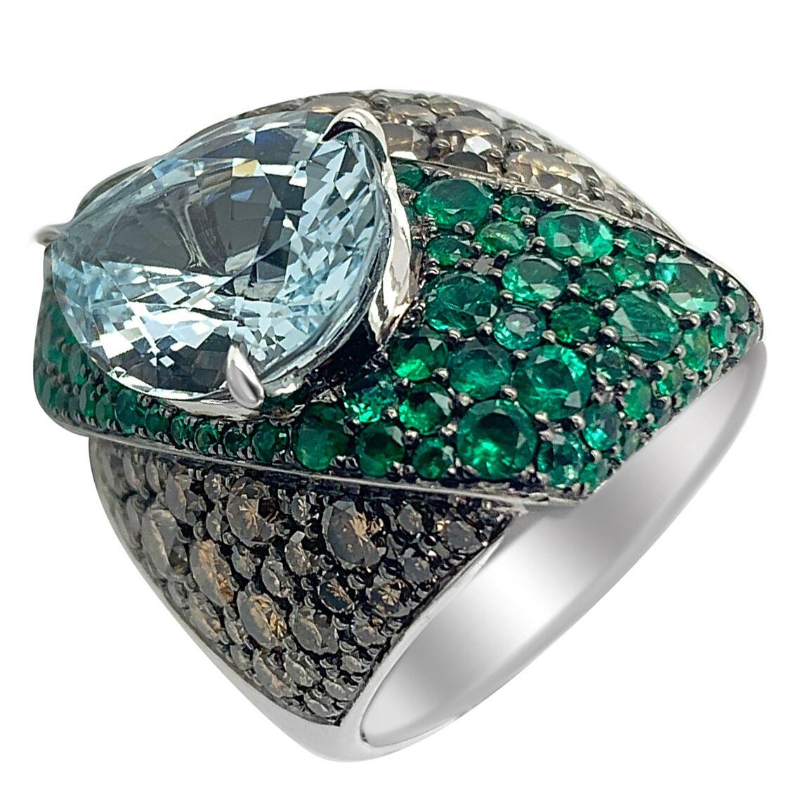 Modern 18K White Gold 5.48ct Aquamarine, Emerald, and Diamond Ring For Sale