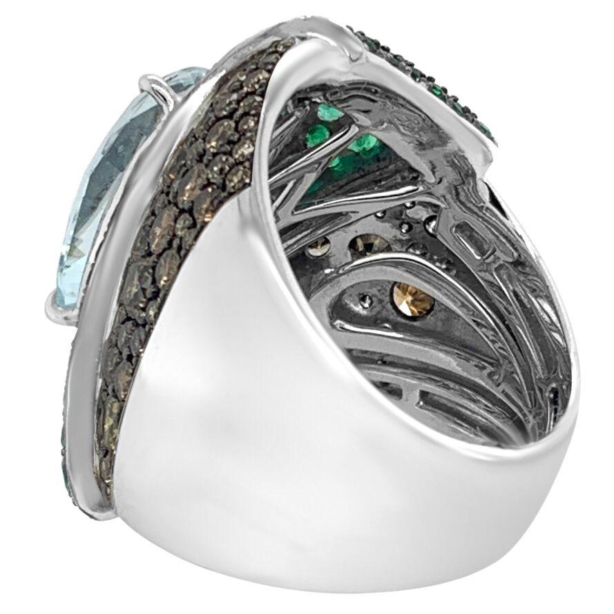 Women's 18K White Gold 5.48ct Aquamarine, Emerald, and Diamond Ring For Sale