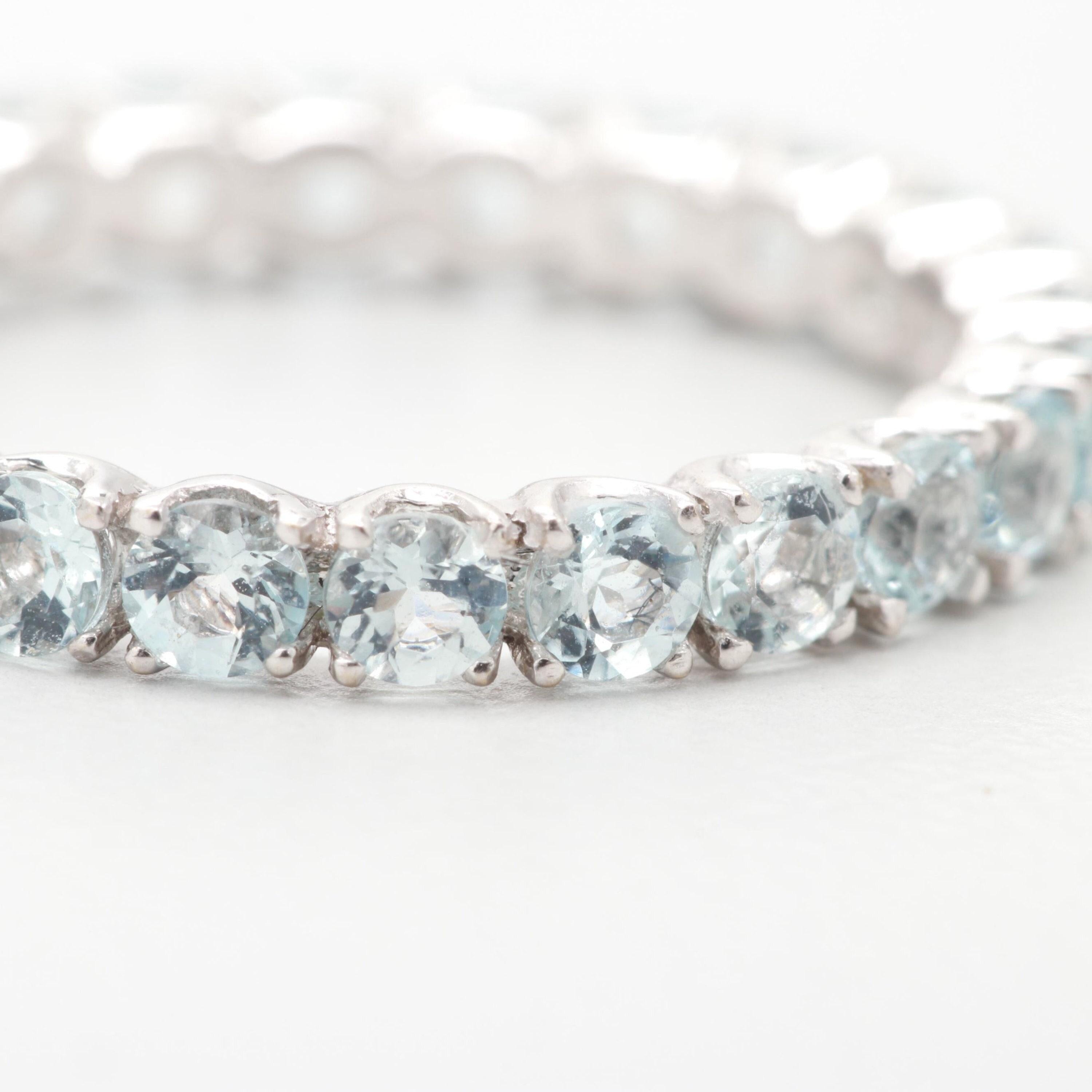 Im Angebot: 18 Karat Weißgold Aquamarin Eternity-Ring Antiker Brautblauer Diamant () 3