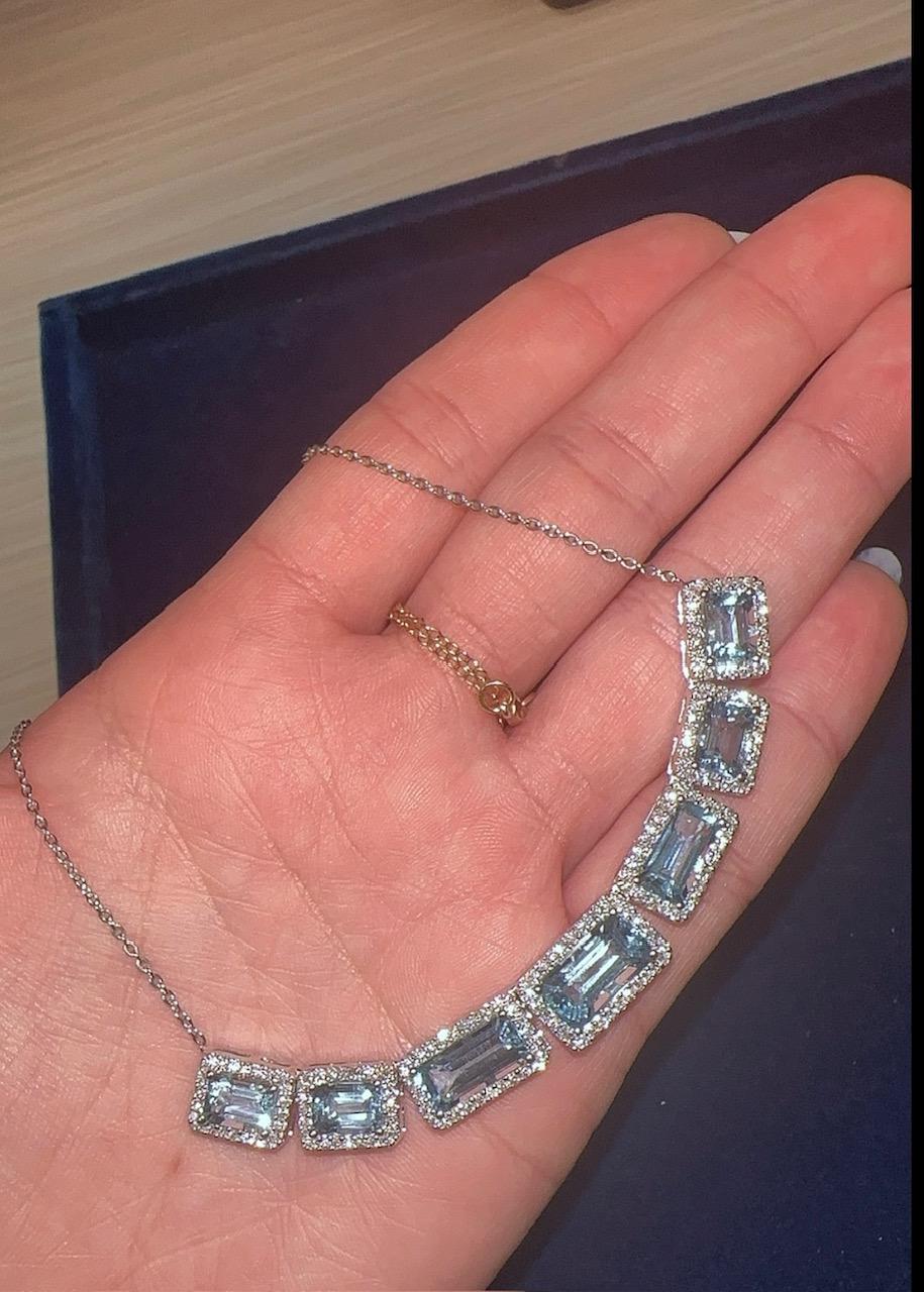 Taglio smeraldo Collana a raggiera con acquamarina e diamanti naturali in oro bianco 18 carati. in vendita