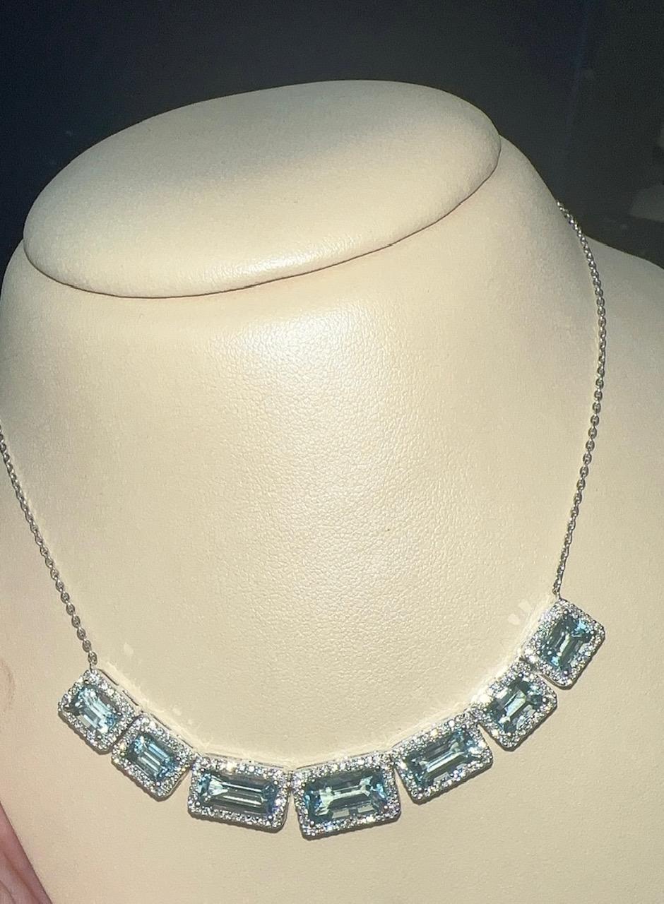 Collana a raggiera con acquamarina e diamanti naturali in oro bianco 18 carati. In condizioni Nuovo in vendita a Miami, FL