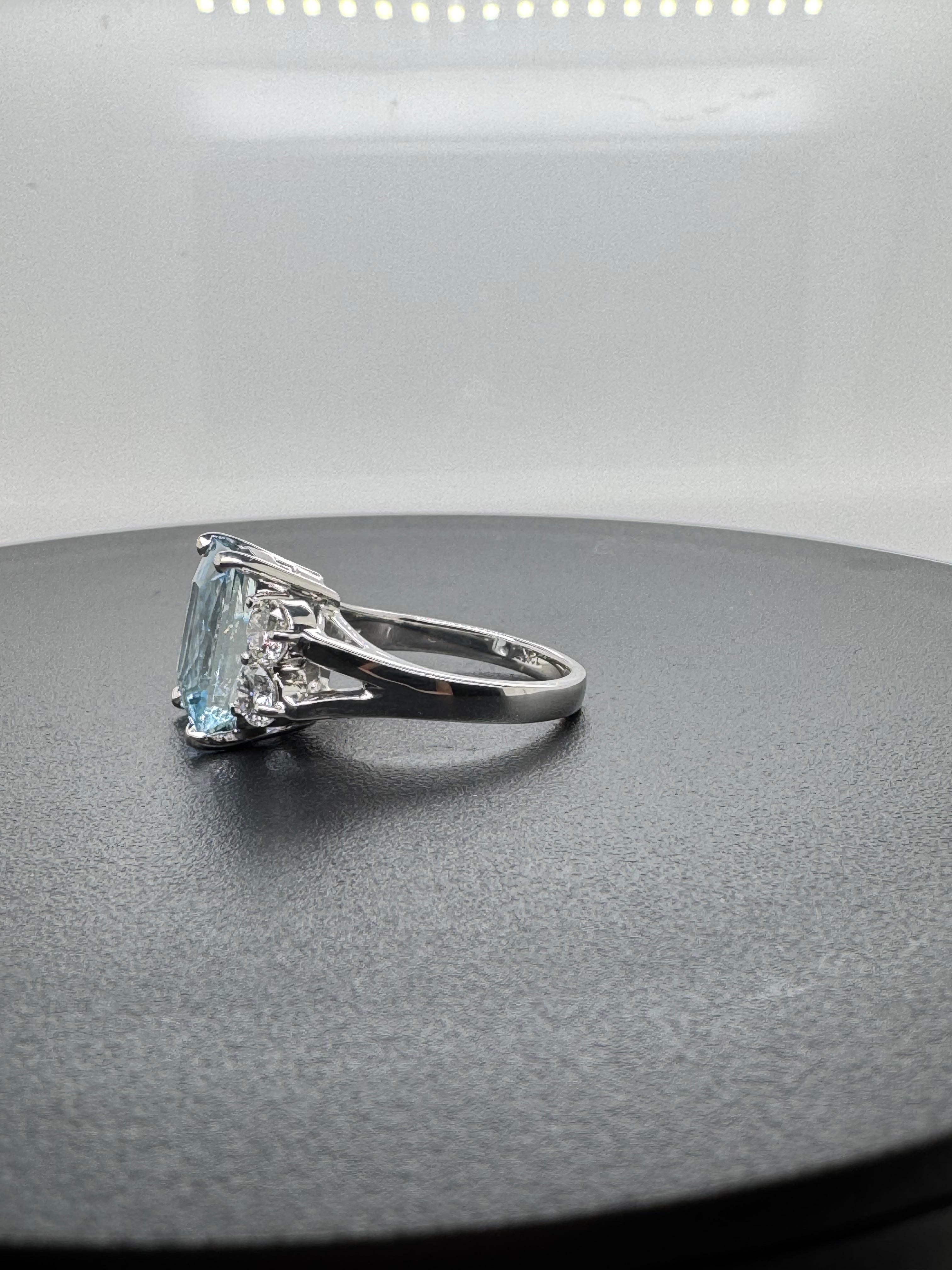 Anello in oro bianco 18k con acquamarina e diamanti In condizioni Nuovo in vendita a Carrollton, TX