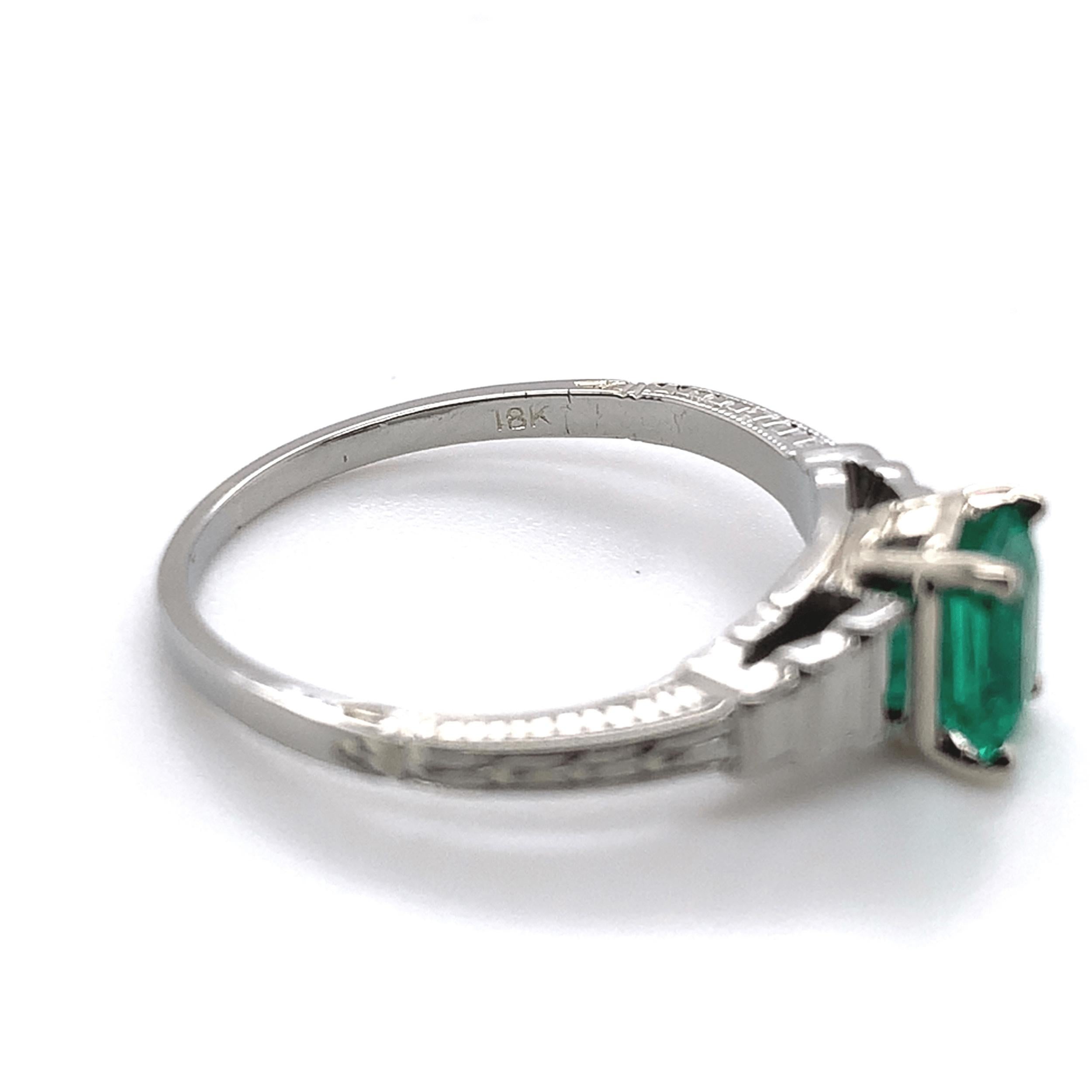 Anello in oro bianco 18 carati Art Deco con smeraldo da 0,46 carati, misura 5 in vendita 3
