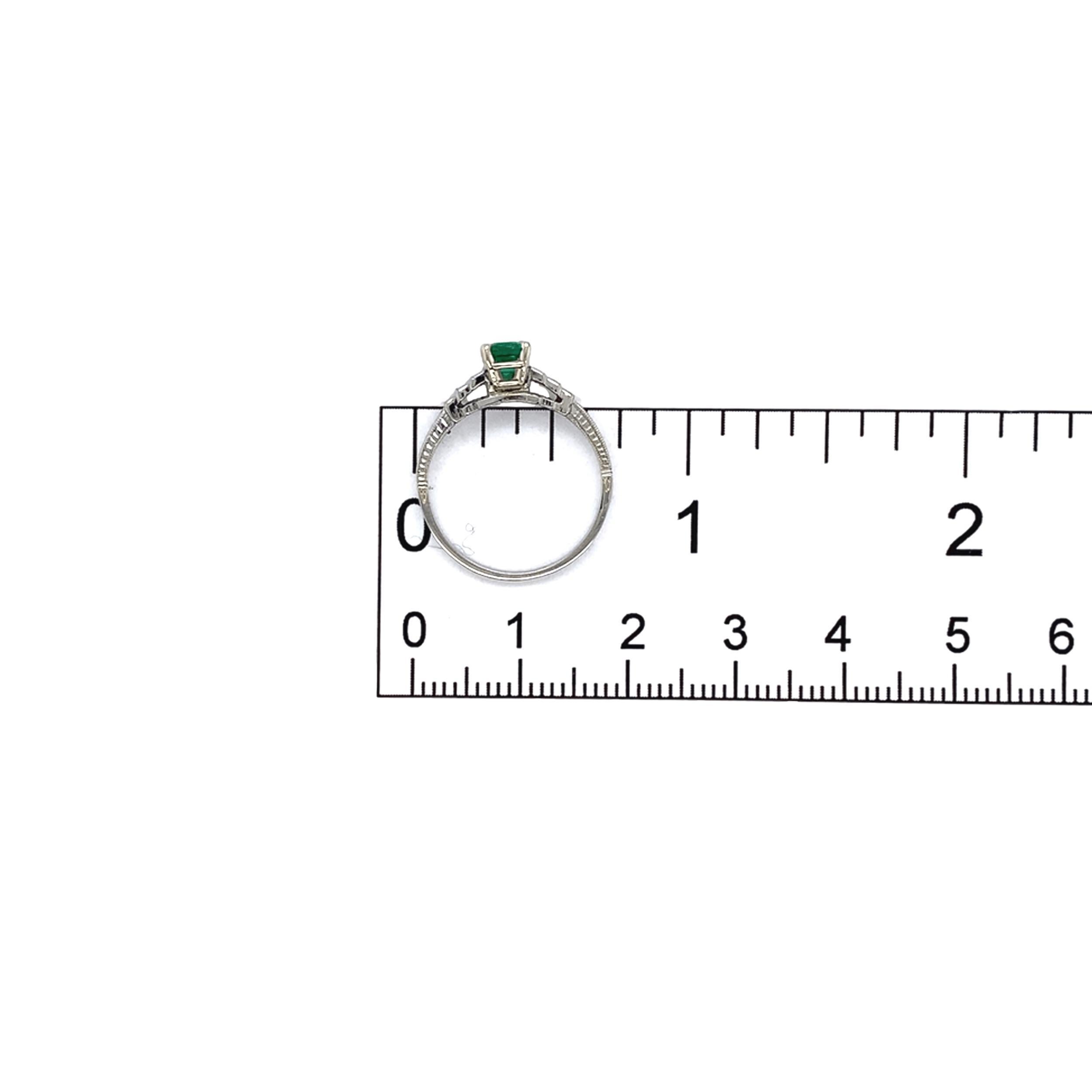 Anello in oro bianco 18 carati Art Deco con smeraldo da 0,46 carati, misura 5 in vendita 4