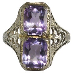 Anillo de amatista Art Decó de oro blanco de 18 quilates