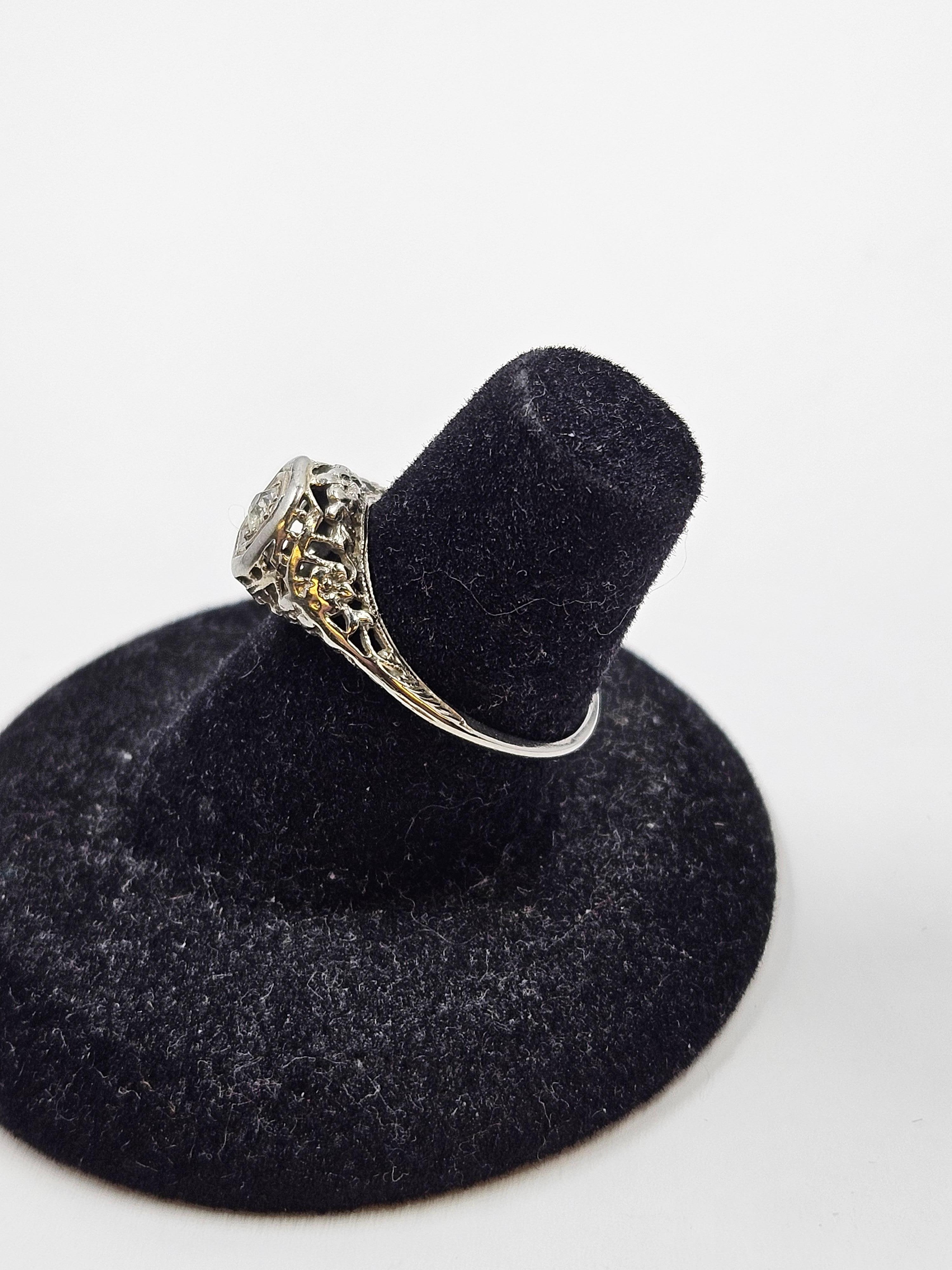 Bague de fiançailles Art déco en or blanc 18 carats avec diamants Bon état - En vente à Endwell, NY