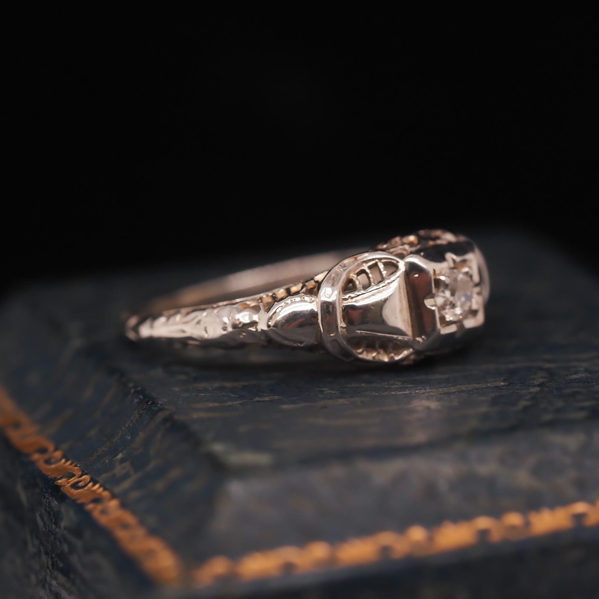 18K White Gold Art Deco Diamond Engagement Ring For Sale 1