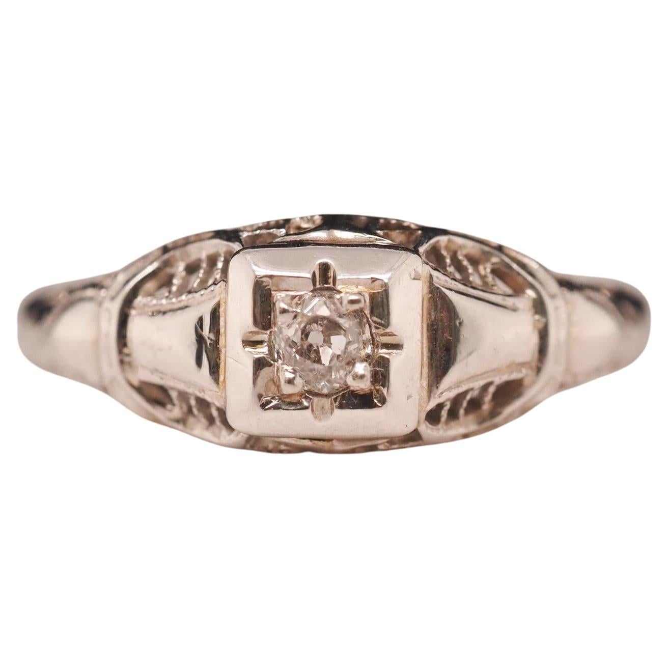 18K White Gold Art Deco Diamond Engagement Ring For Sale