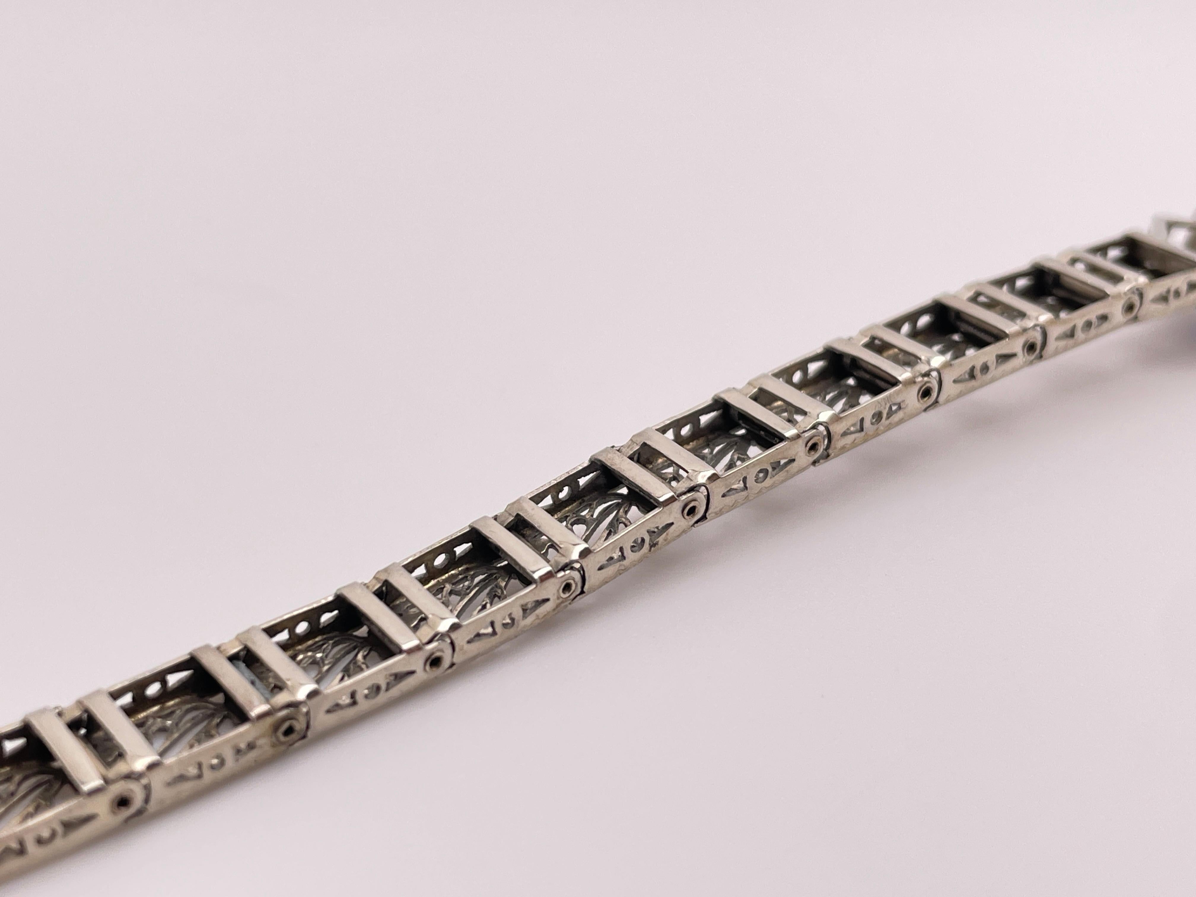 Bracciale Art Deco in oro bianco 18 carati con diamanti e zaffiri in filigrana in vendita 4