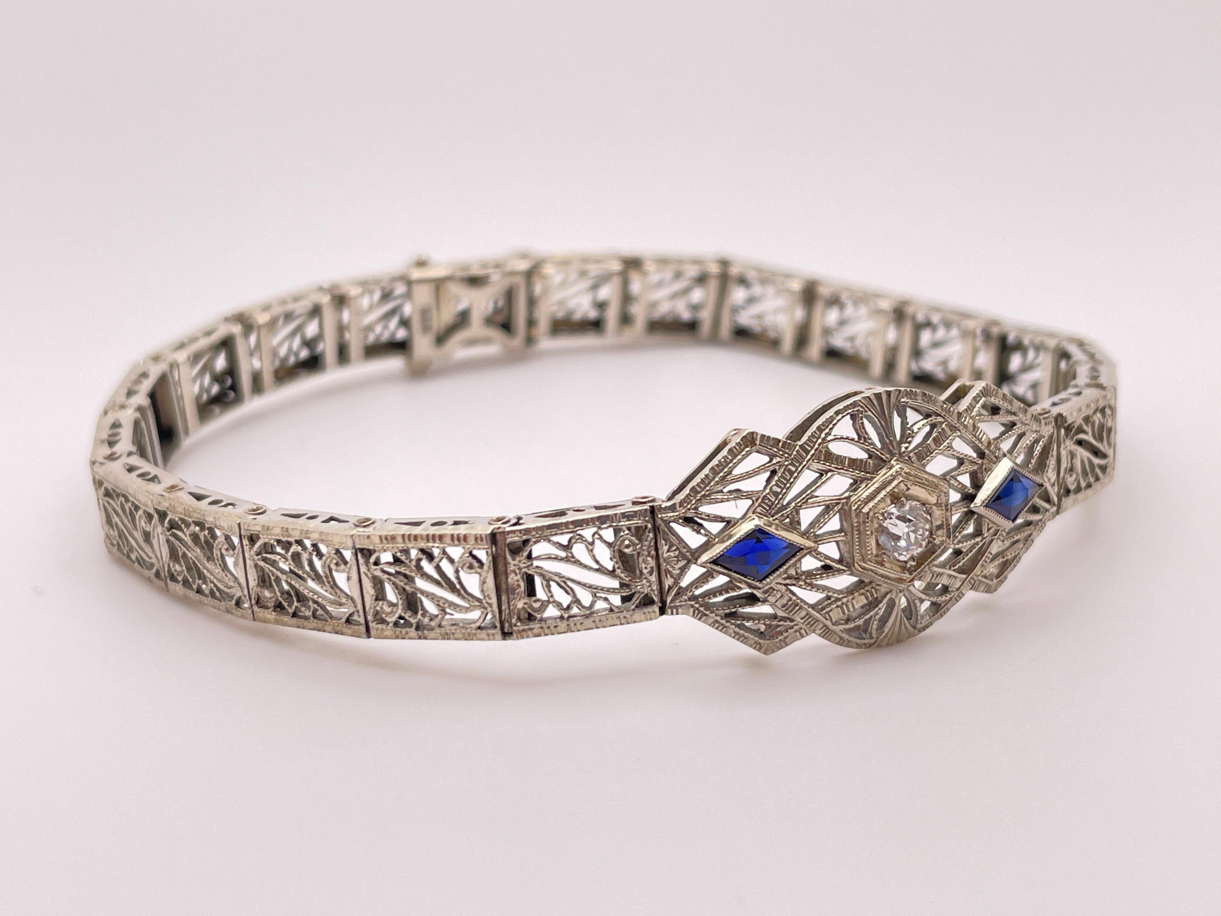 Bracciale Art Deco in oro bianco 18 carati con diamanti e zaffiri in filigrana in vendita 5