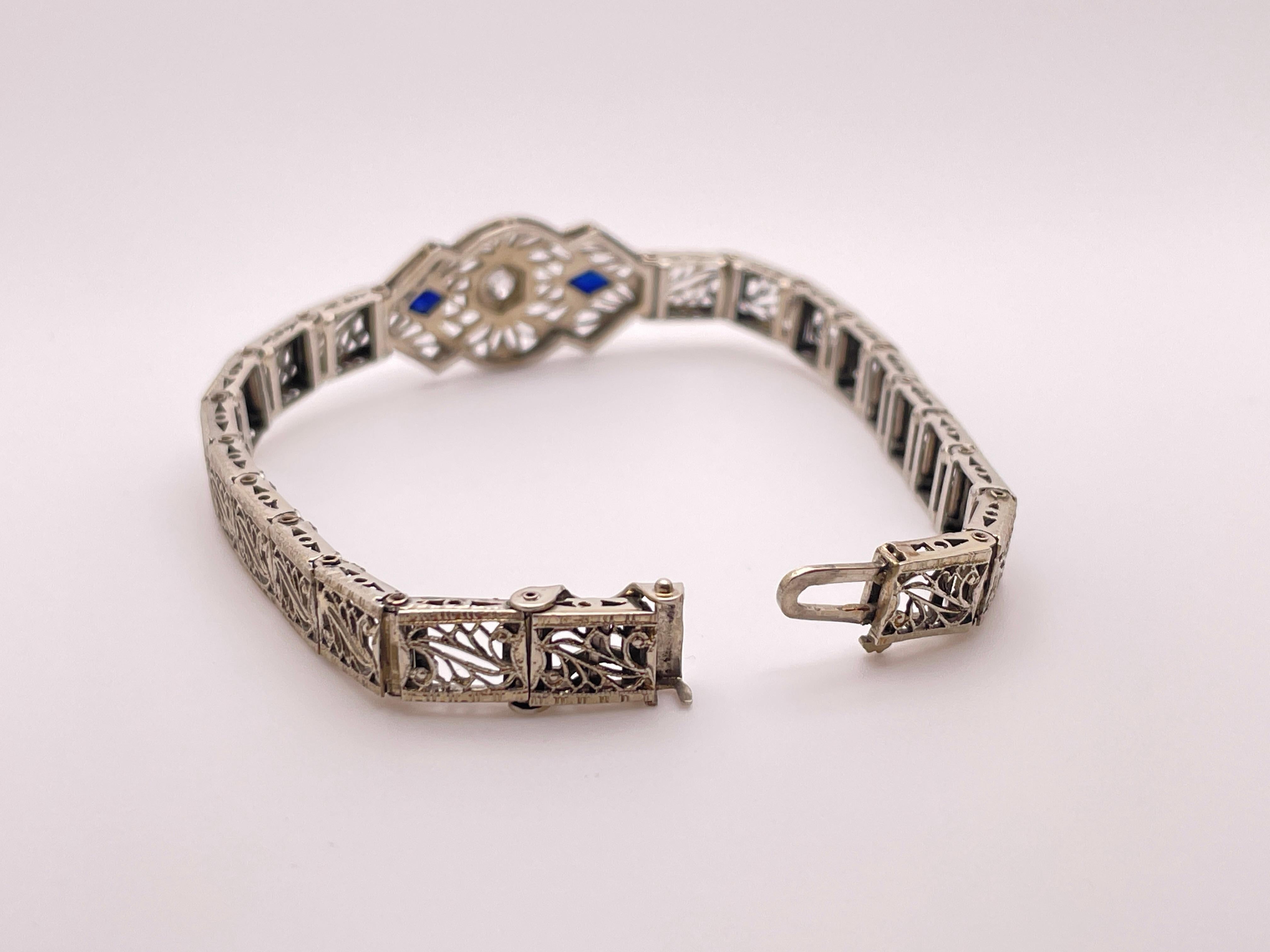 Bracciale Art Deco in oro bianco 18 carati con diamanti e zaffiri in filigrana in vendita 6