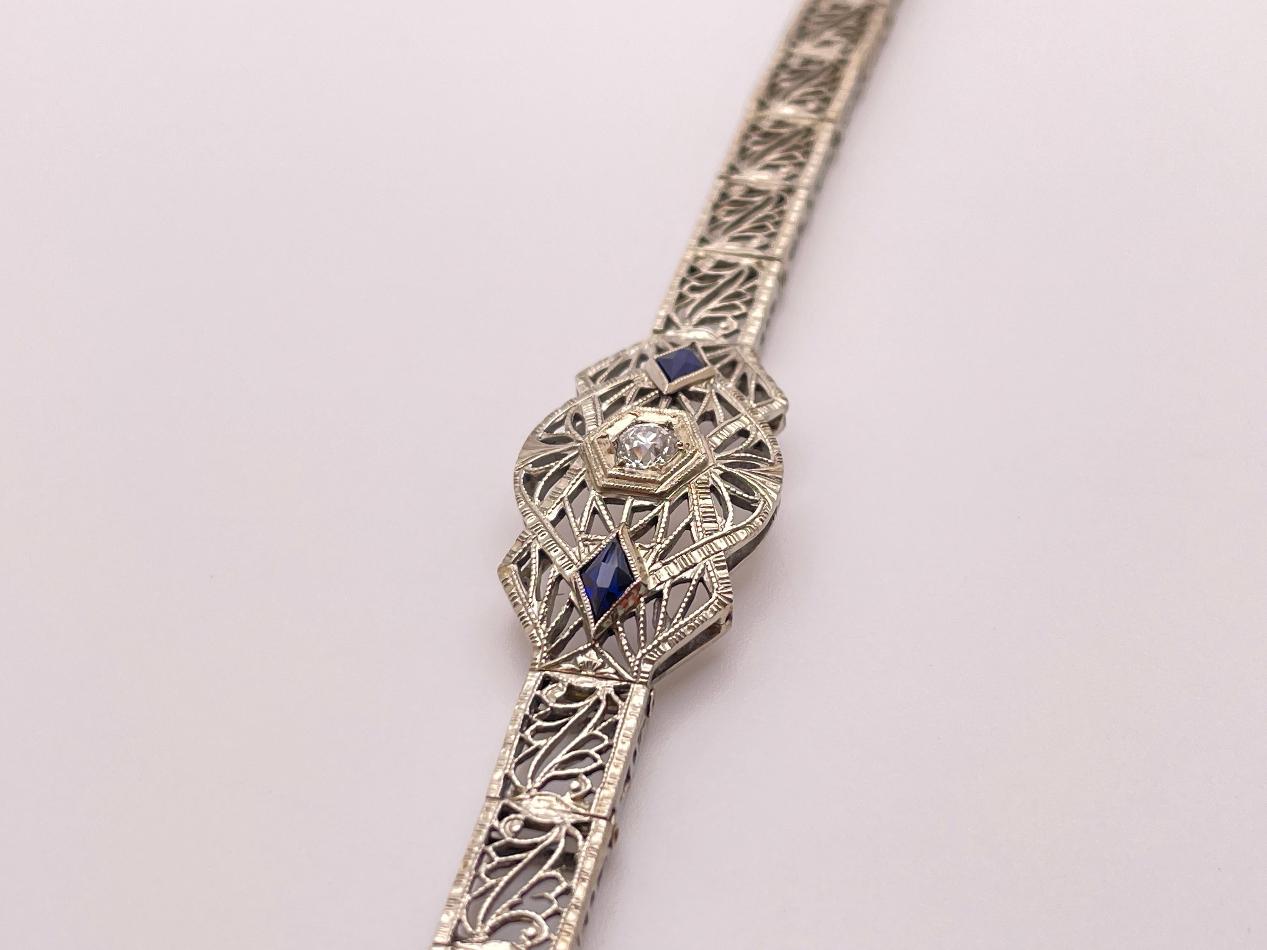 Bracciale Art Deco in oro bianco 18 carati con diamanti e zaffiri in filigrana in vendita 2