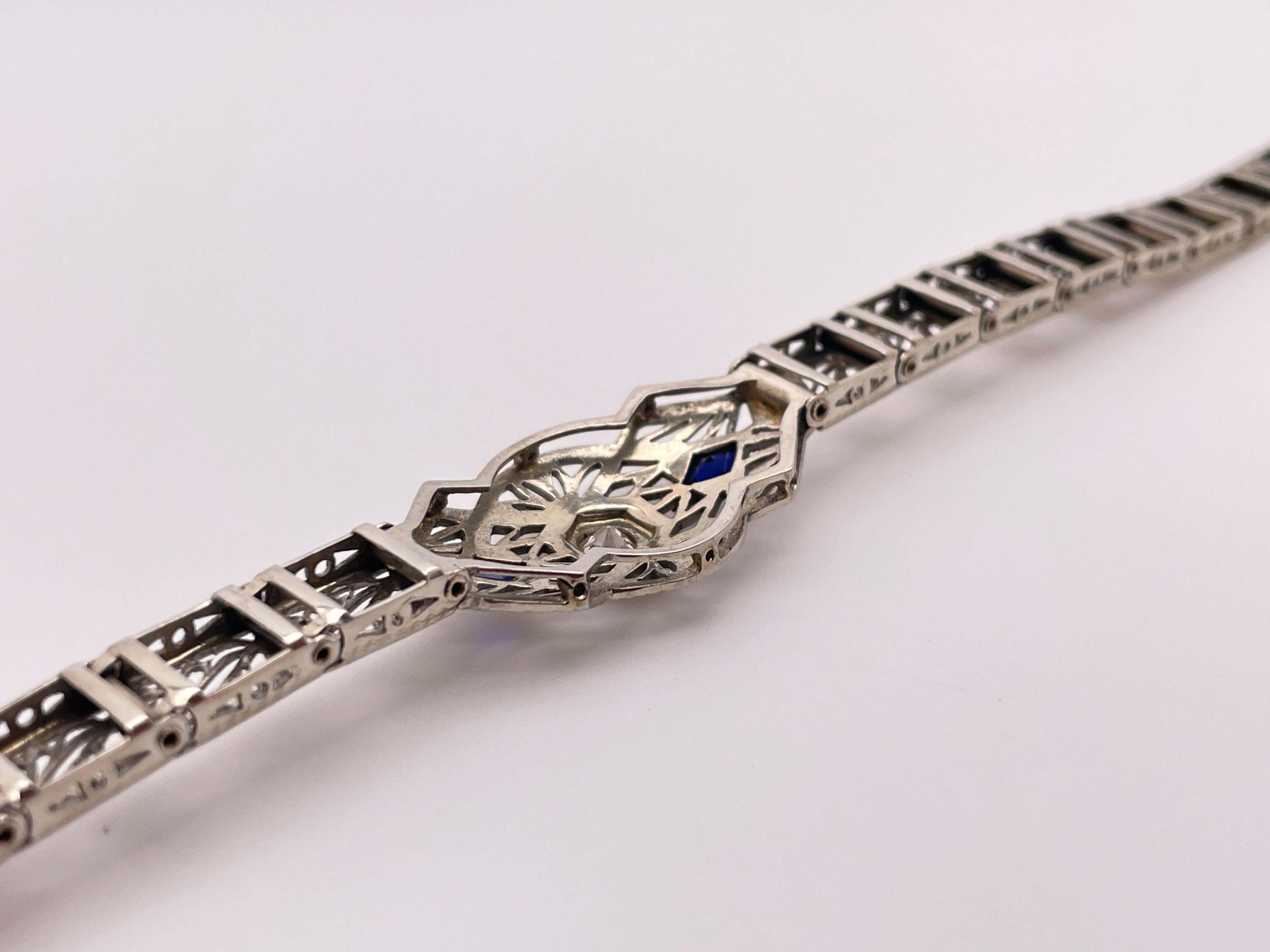 Bracciale Art Deco in oro bianco 18 carati con diamanti e zaffiri in filigrana in vendita 3