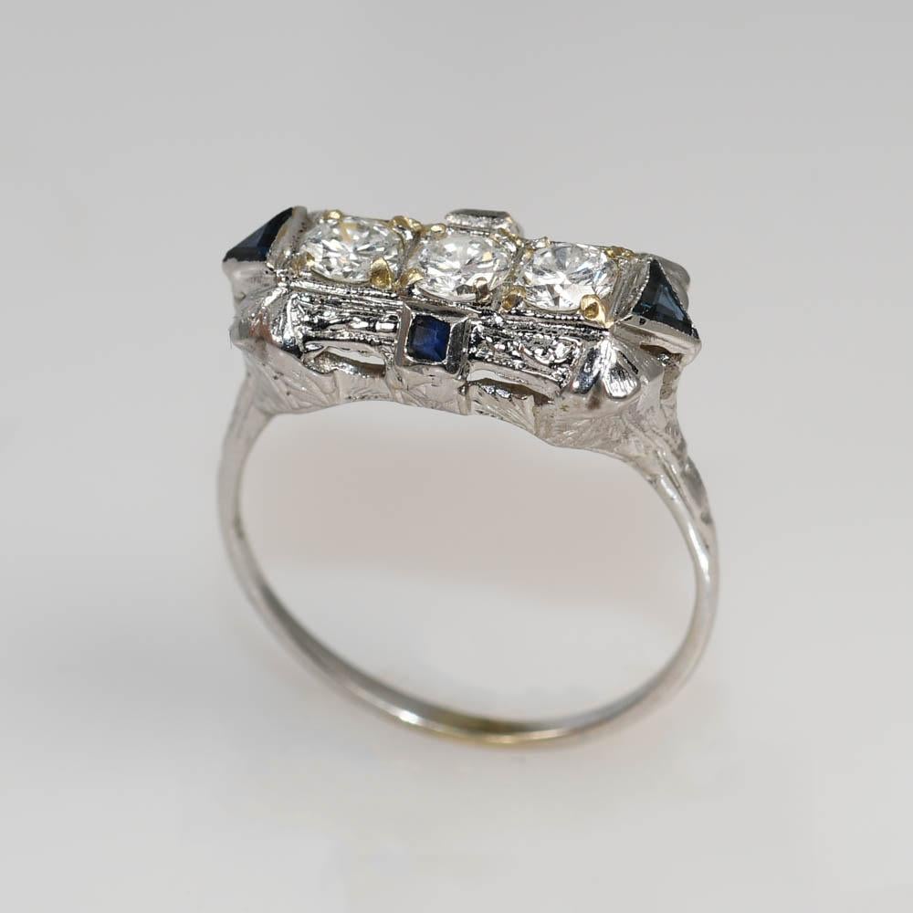 18K White Gold Art Deco Diamond & Sapphire Ring 3.6g In Excellent Condition For Sale In Laguna Beach, CA