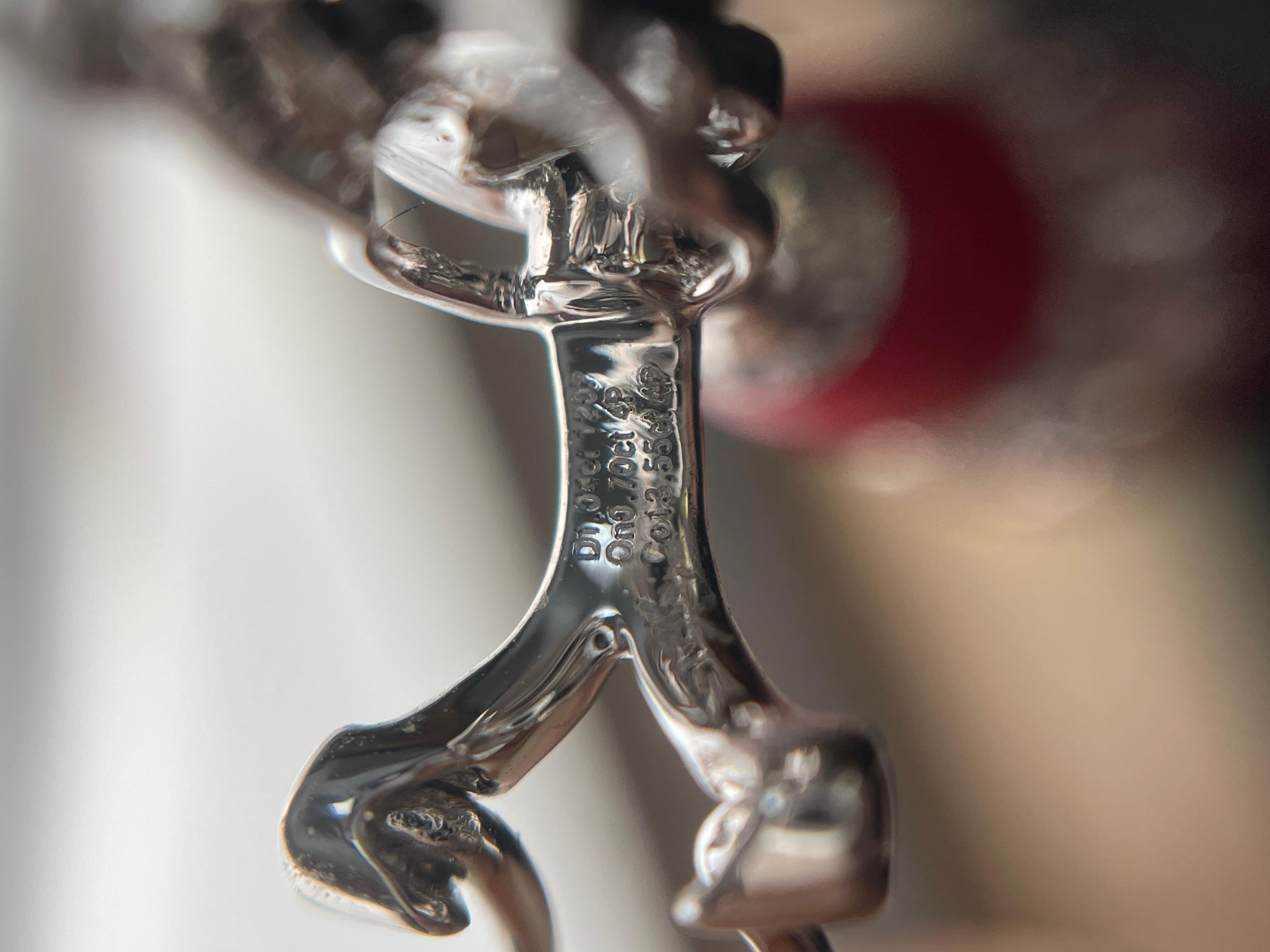 Pendants d'oreilles Art Déco en or blanc 18k avec corail, onyx et diamants en vente 3