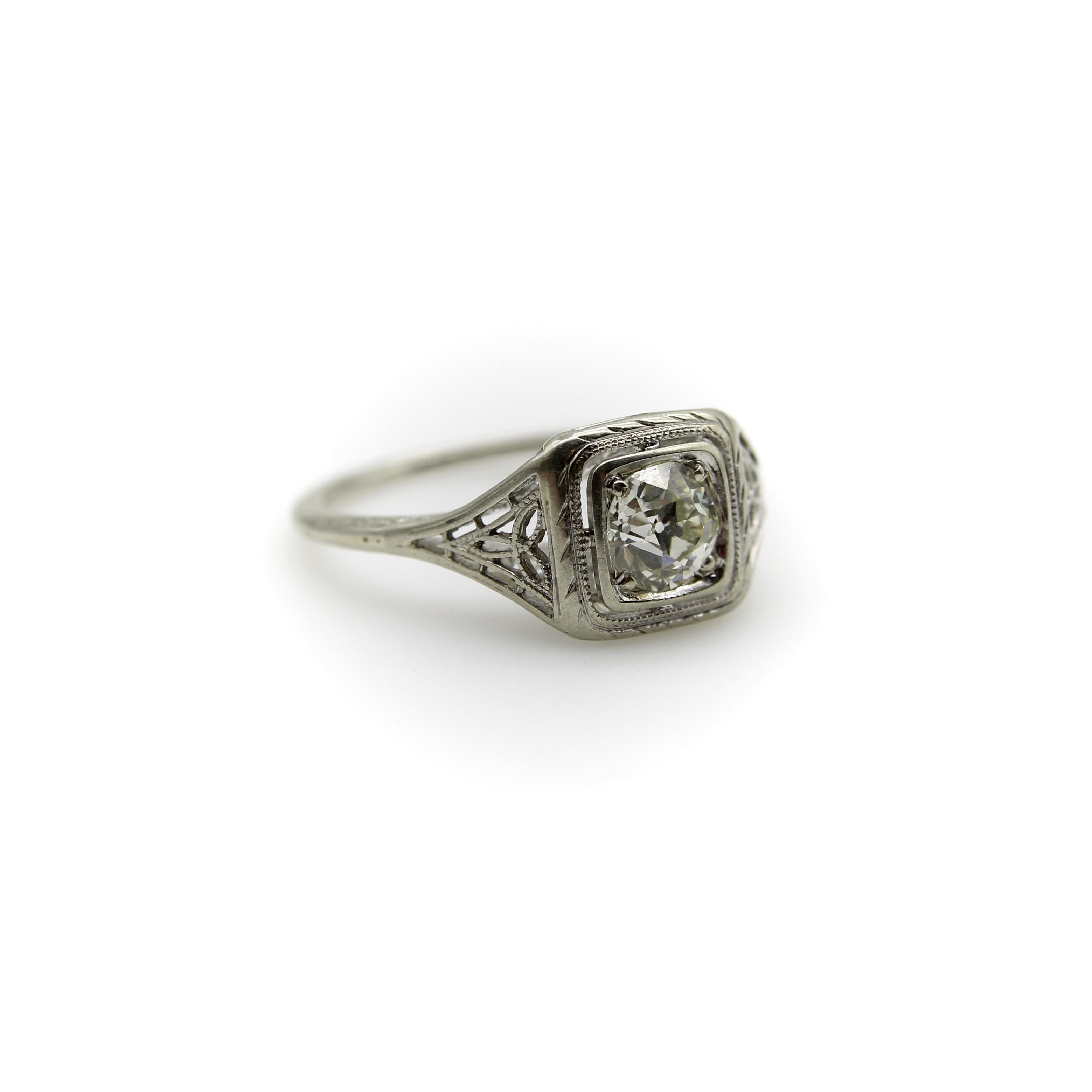 Bague de fiançailles Art déco en or blanc 18 carats avec diamant taille européenne ancienne en vente 3