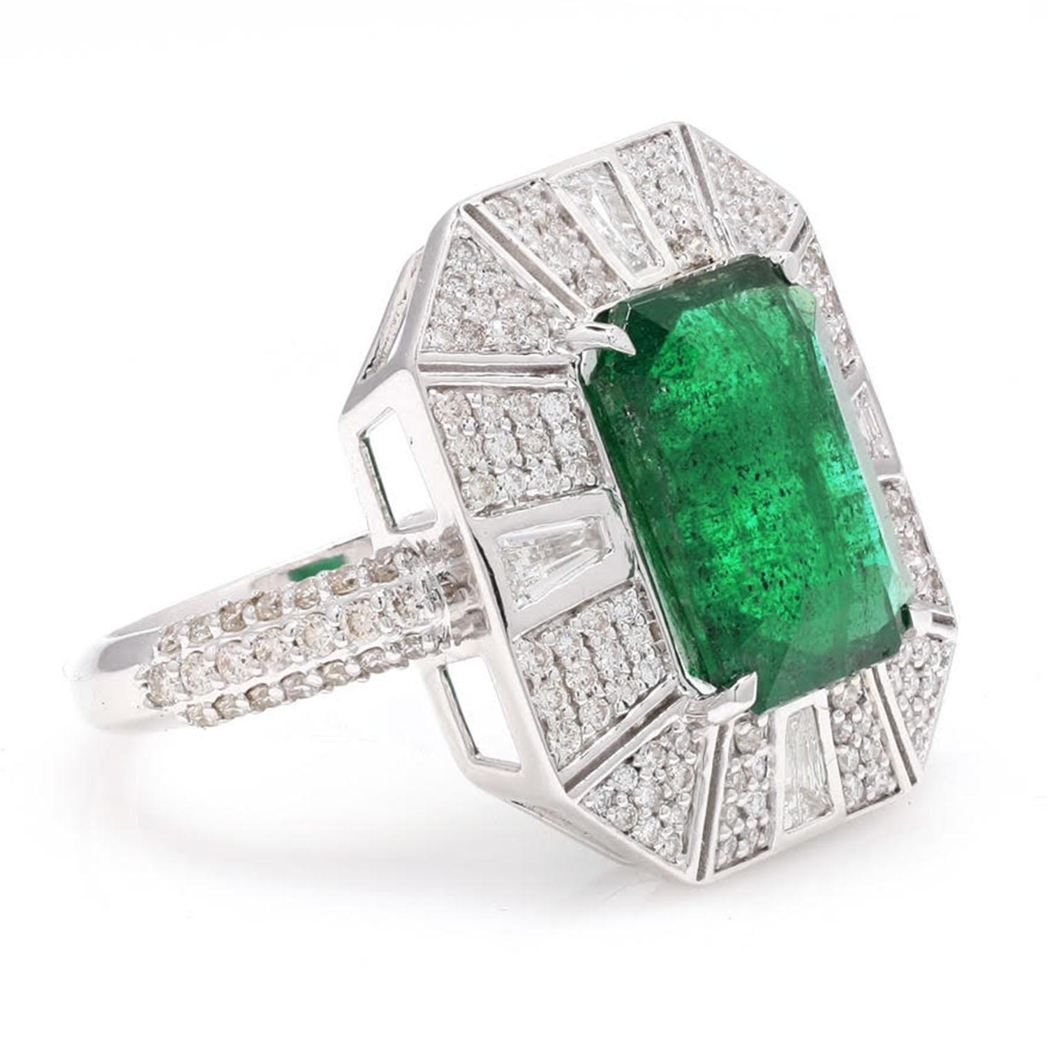 Octagon Cut 18k White Gold Art Deco Ring with 4 1/2 Cts Octogen Zambian Emerald For Sale