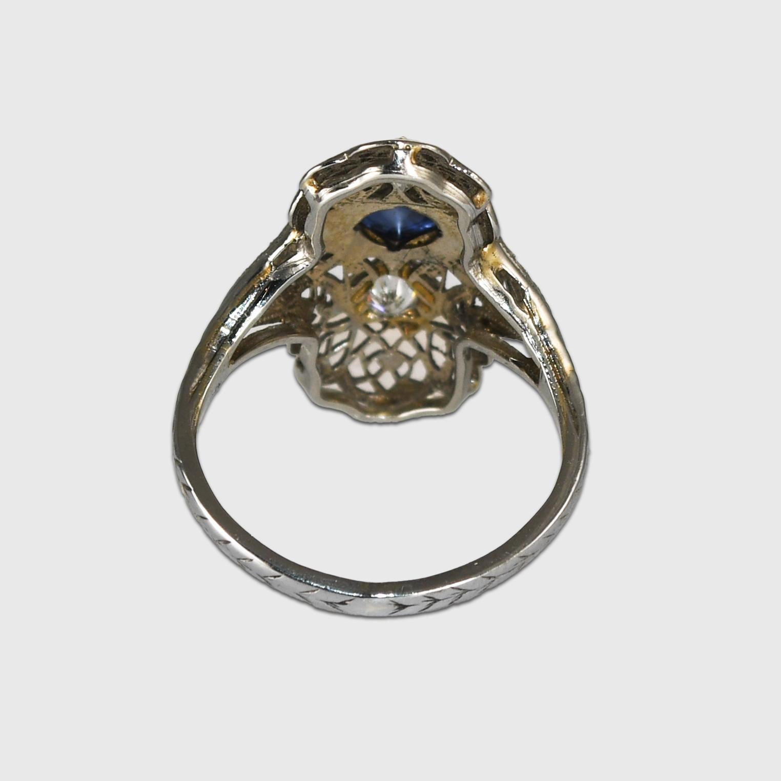 18K White Gold Art Deco Sapphire & Diamond Ring In Excellent Condition For Sale In Laguna Beach, CA
