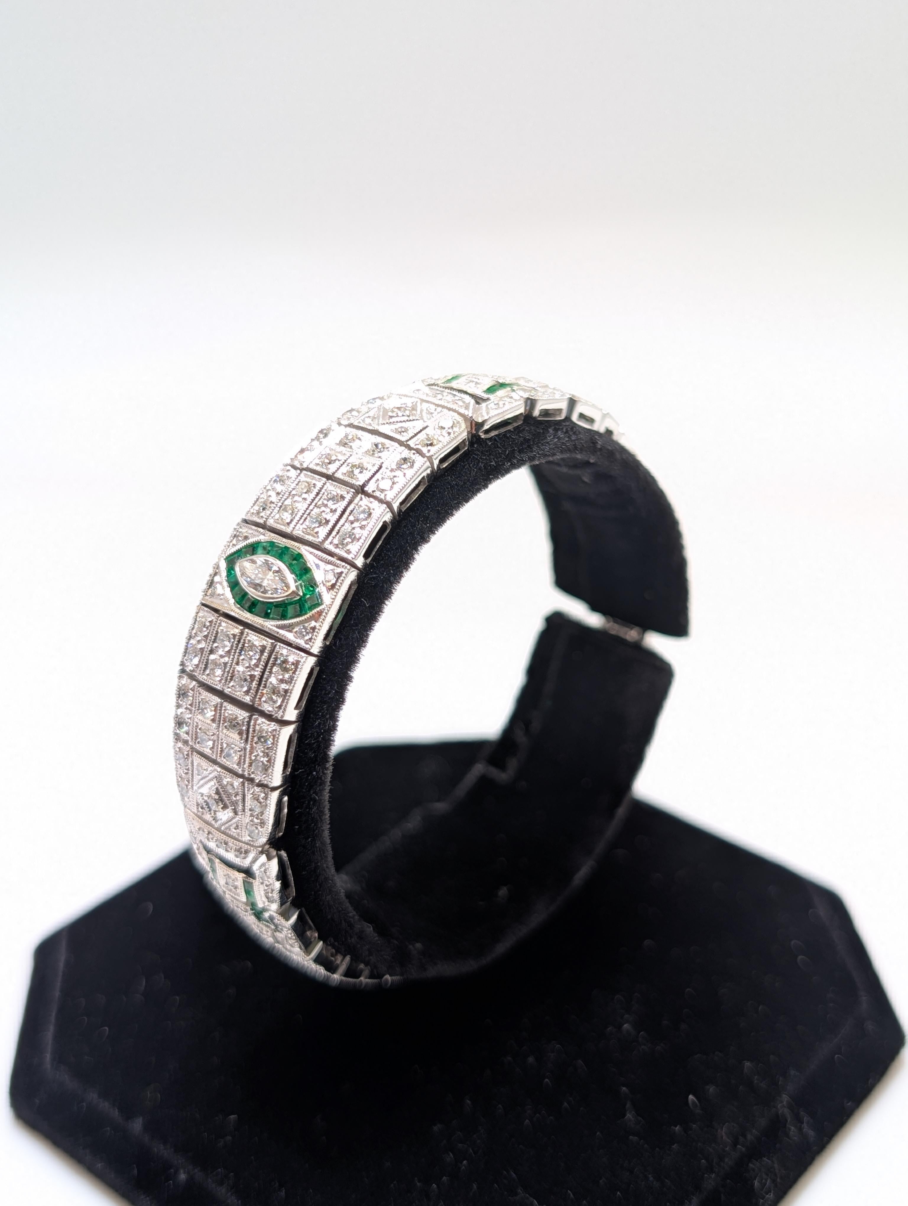 Pulsera Estilo Art Decó de Oro Blanco de 18k con Esmeraldas y Diamantes en venta 1