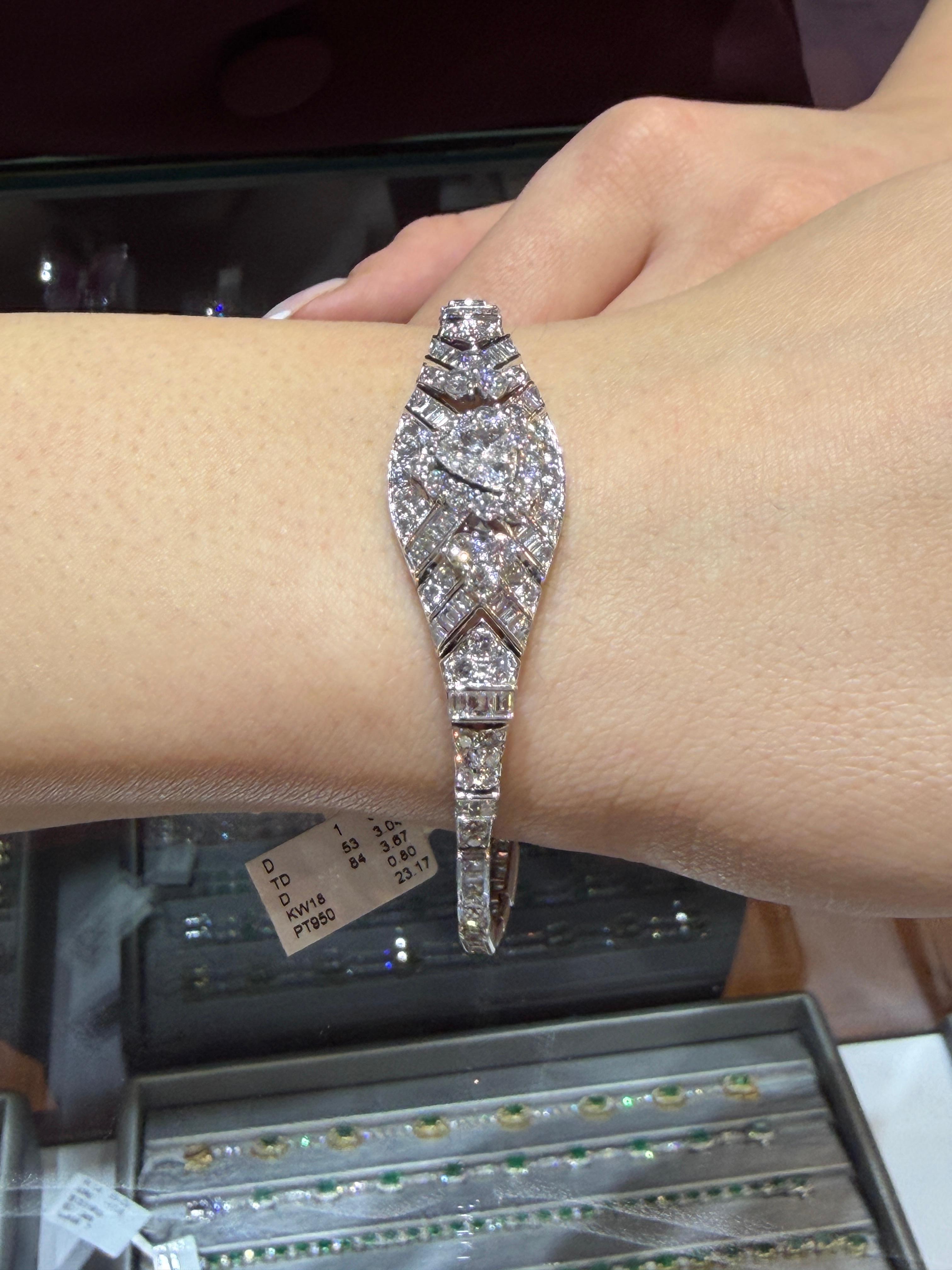 18K White Gold Art Deco Style Diamond Bracelet 9.00ct Trillion & Baguette Cuts in vendita 4