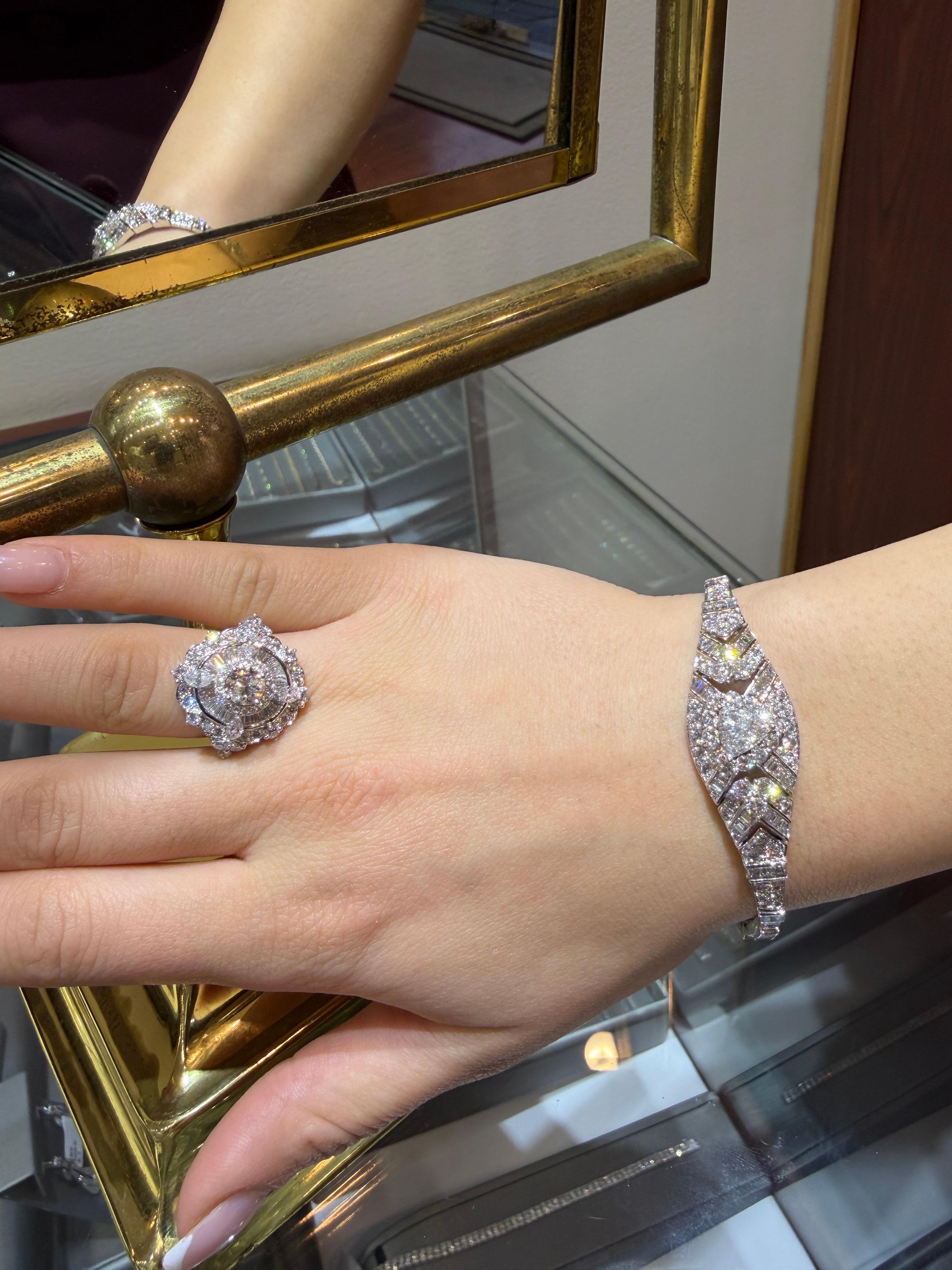 Art Déco 18K White Gold Art Deco Style Diamond Bracelet 9.00ct Trillion & Baguette Cuts in vendita