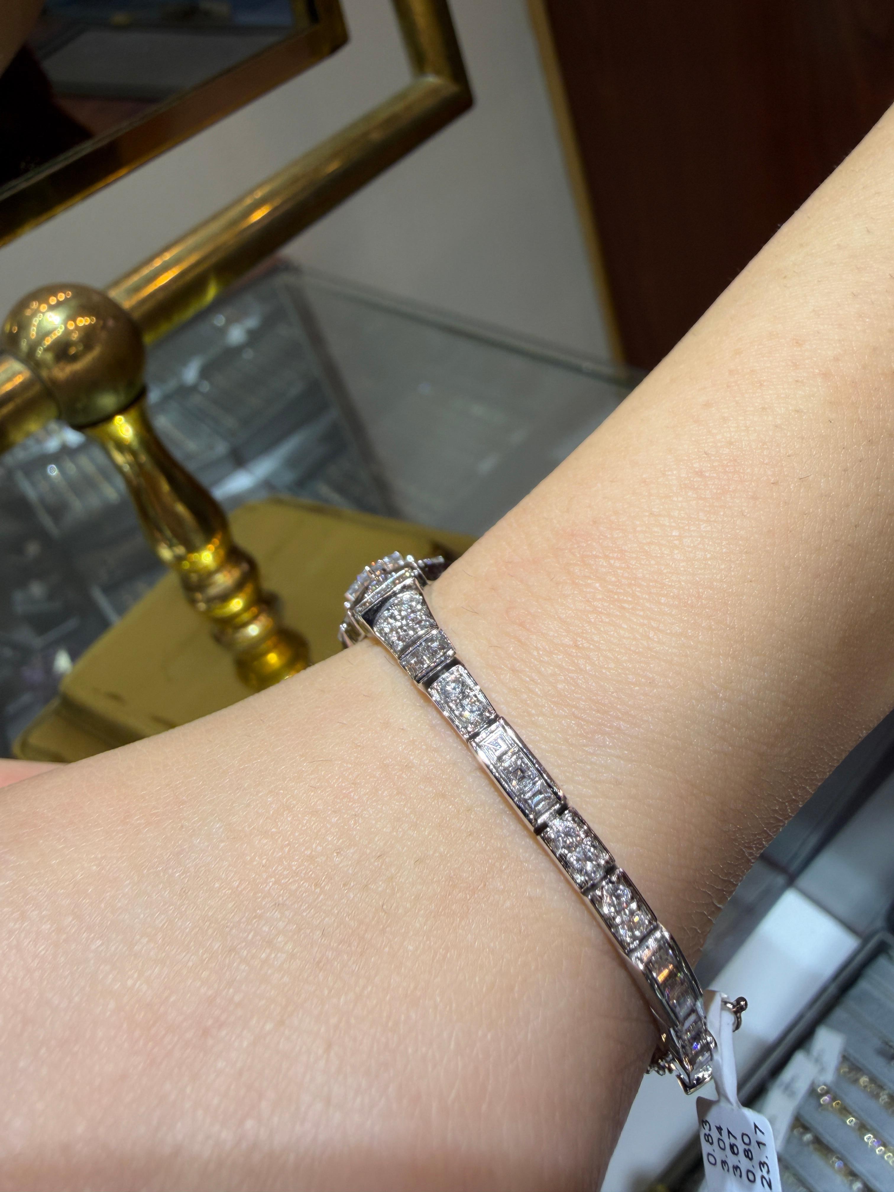 Donna 18K White Gold Art Deco Style Diamond Bracelet 9.00ct Trillion & Baguette Cuts in vendita