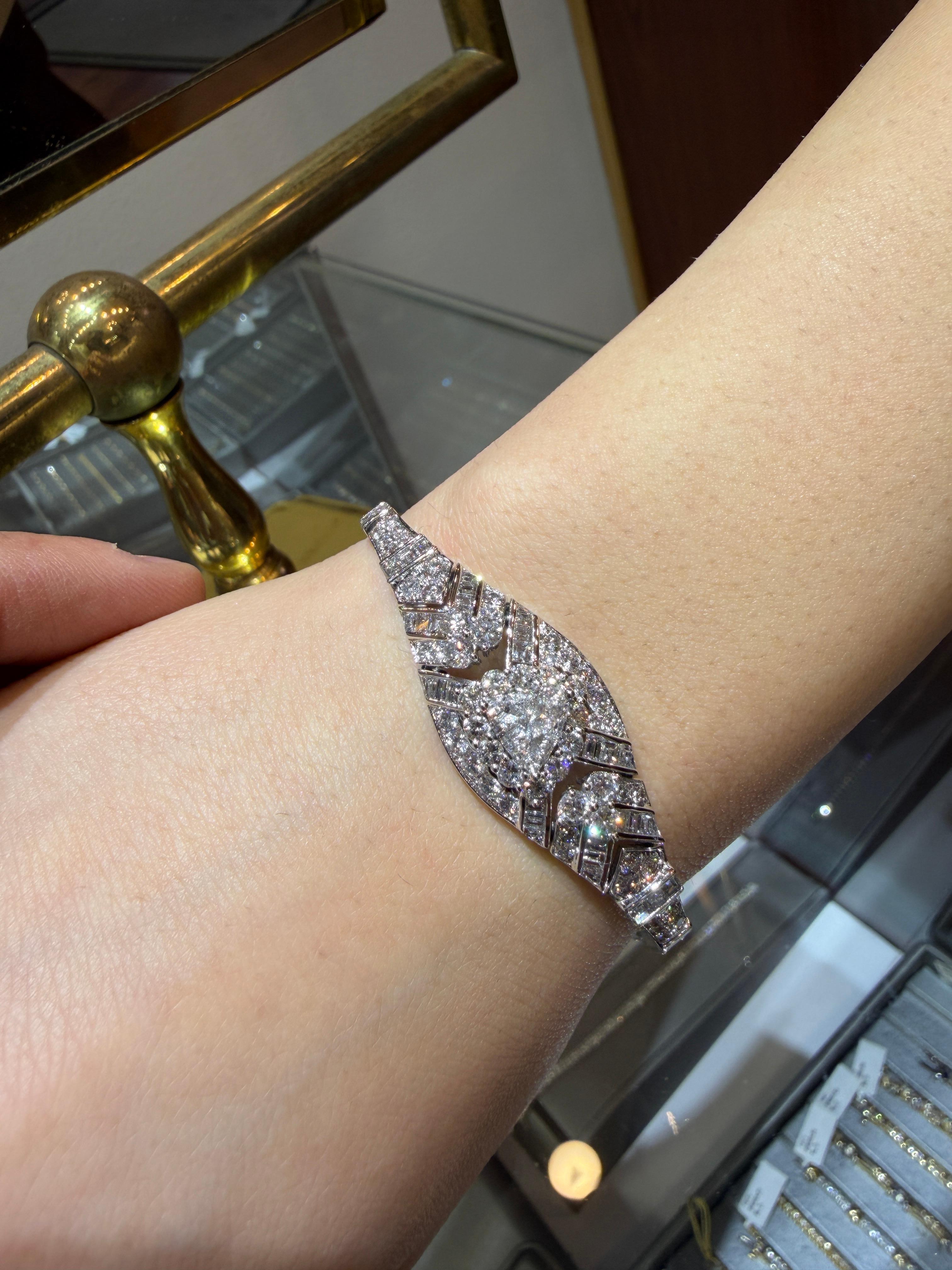 18K White Gold Art Deco Style Diamond Bracelet 9.00ct Trillion & Baguette Cuts in vendita 1