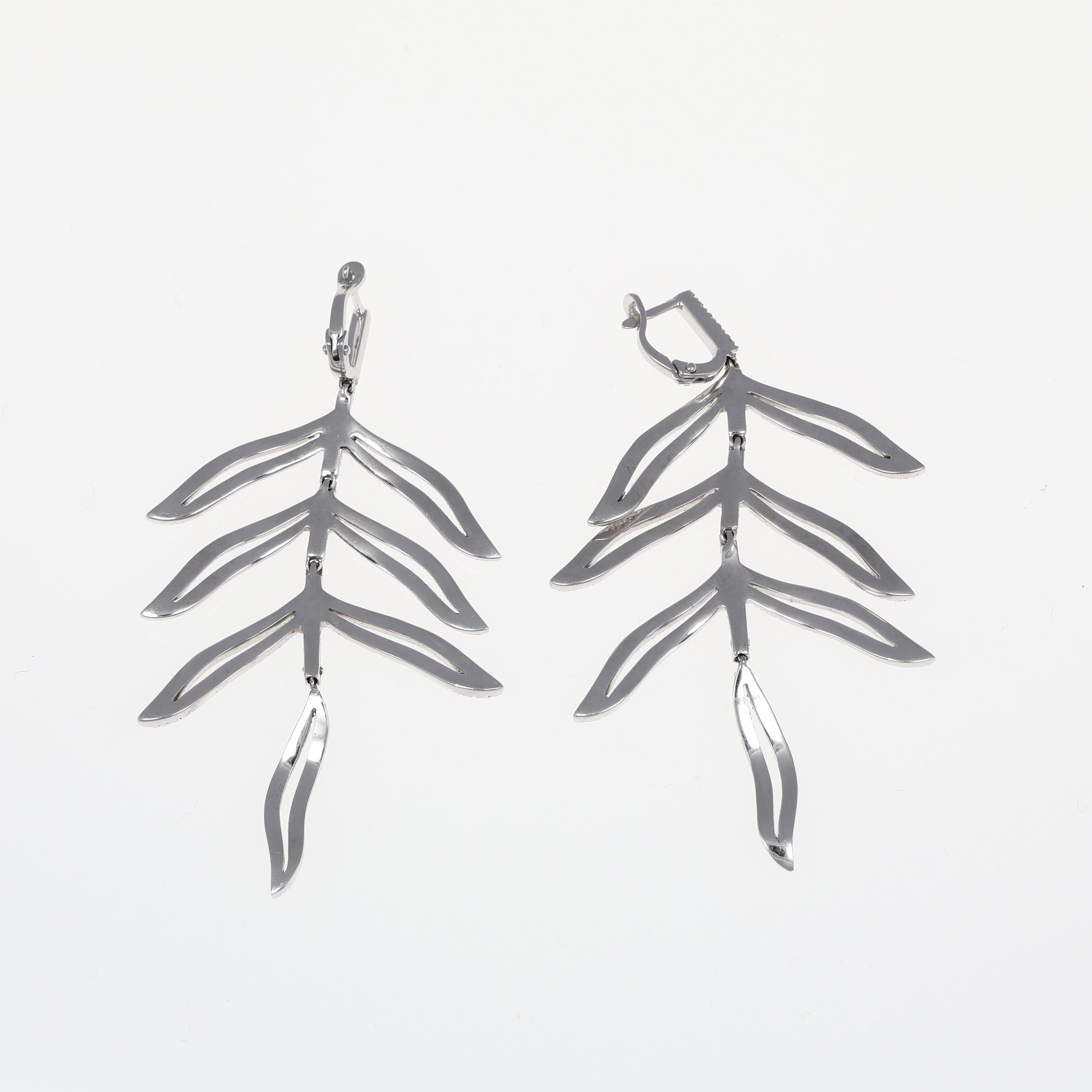 18K White Gold Articulated Leaf Earrings with Diamonds In New Condition For Sale In Bergamo, BG