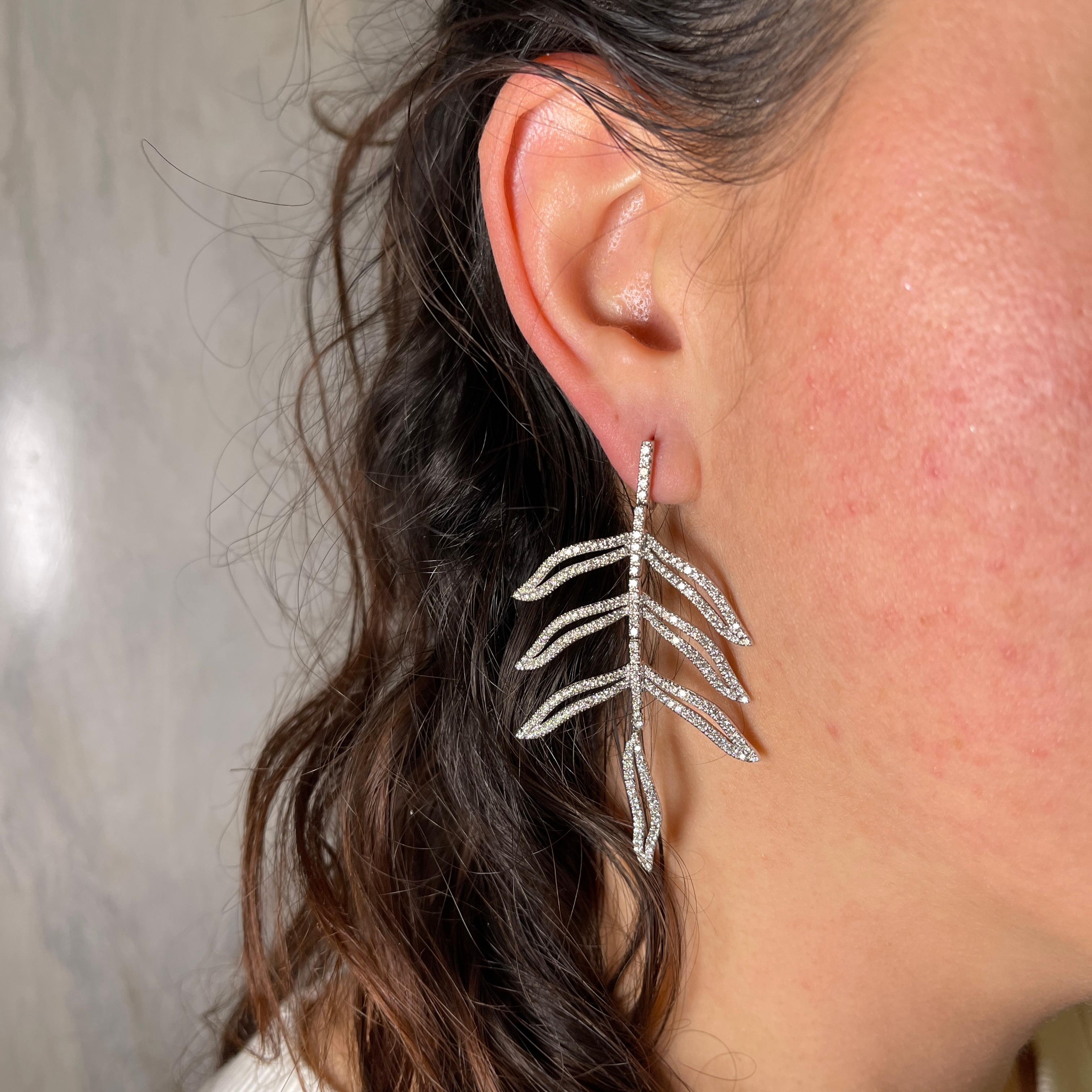 18K White Gold Articulated Leaf Earrings with Diamonds For Sale 1