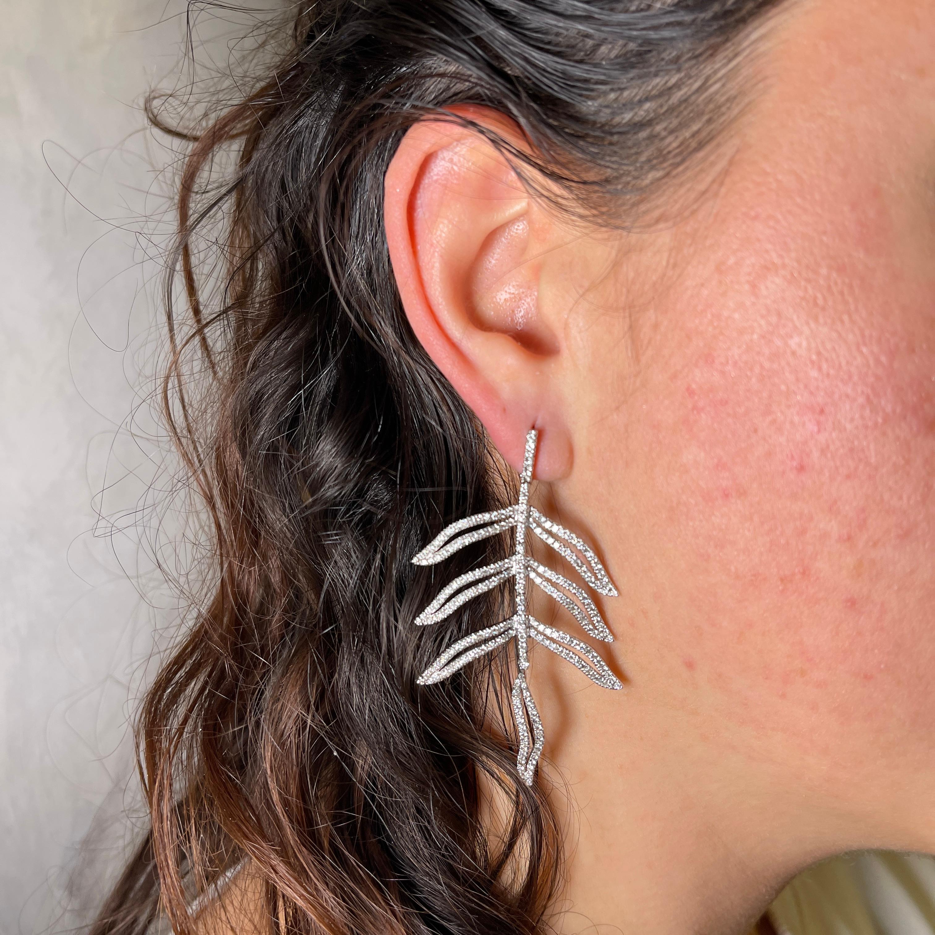 18K White Gold Articulated Leaf Earrings with Diamonds For Sale 2
