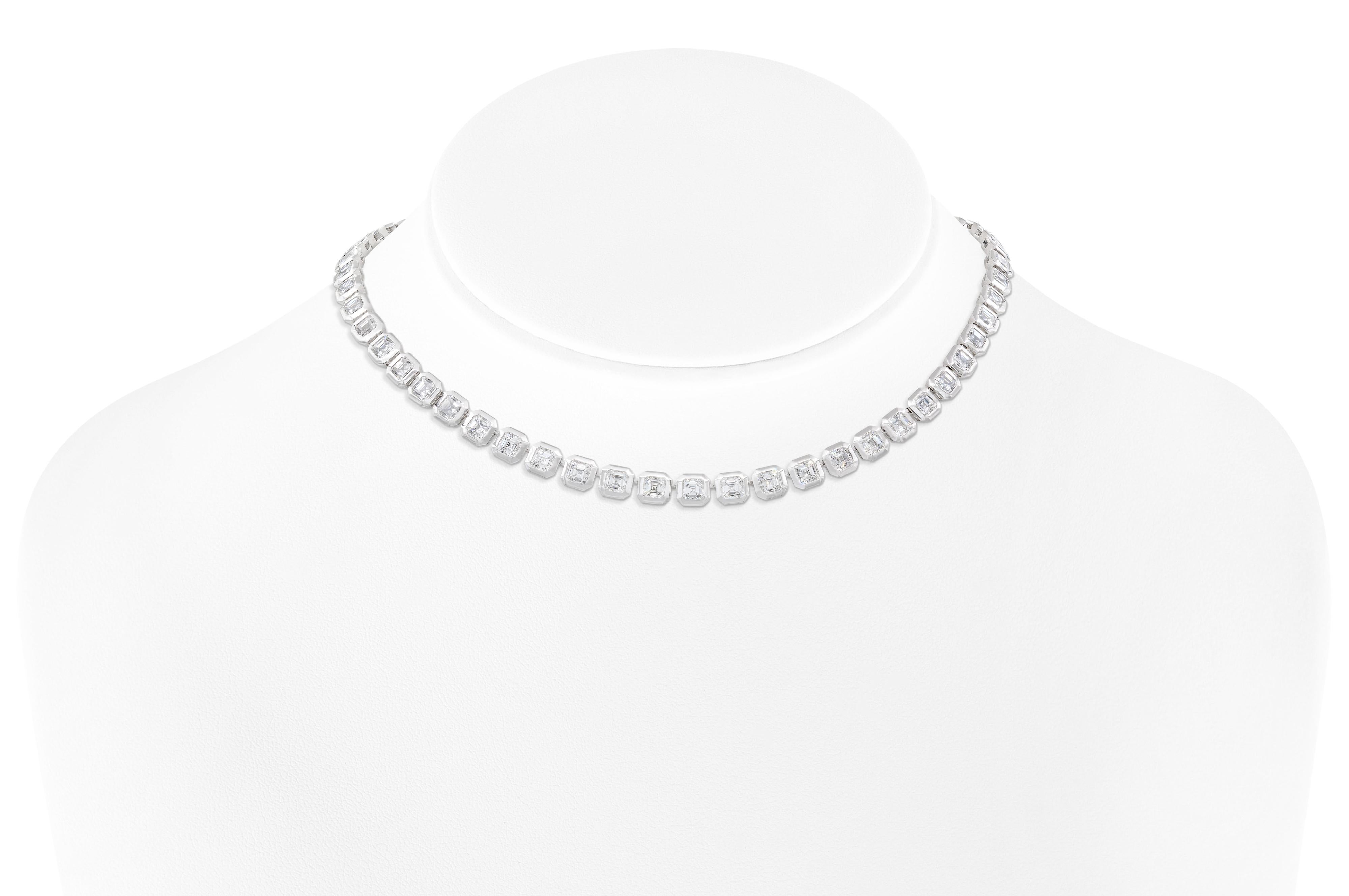 Moderne Collier Asscher en or blanc 18 carats avec diamants taille en vente