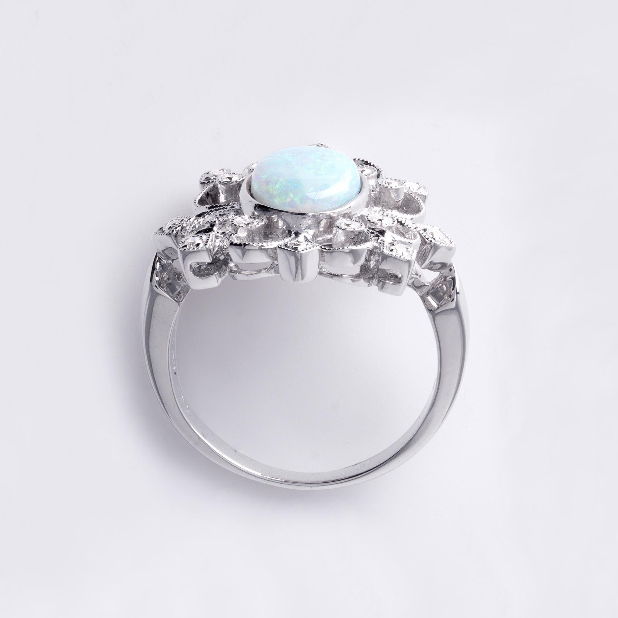 18K White Gold Australian Opal & Diamond Filigree Ring Filigree In Good Condition For Sale In Los Angeles, CA