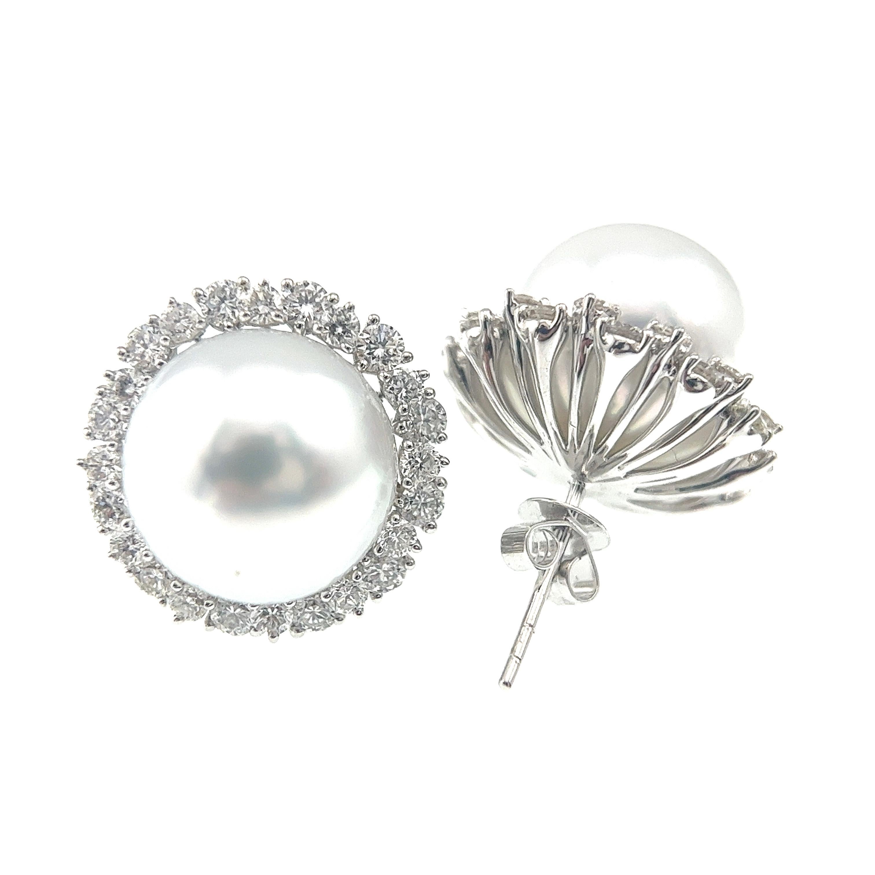 18K White Gold Australian White Pearl Earrings with Diamonds

2 Australian White Pearls - 12.5mm
Natural Diamonds ( Clarity Grade VS, F Color)