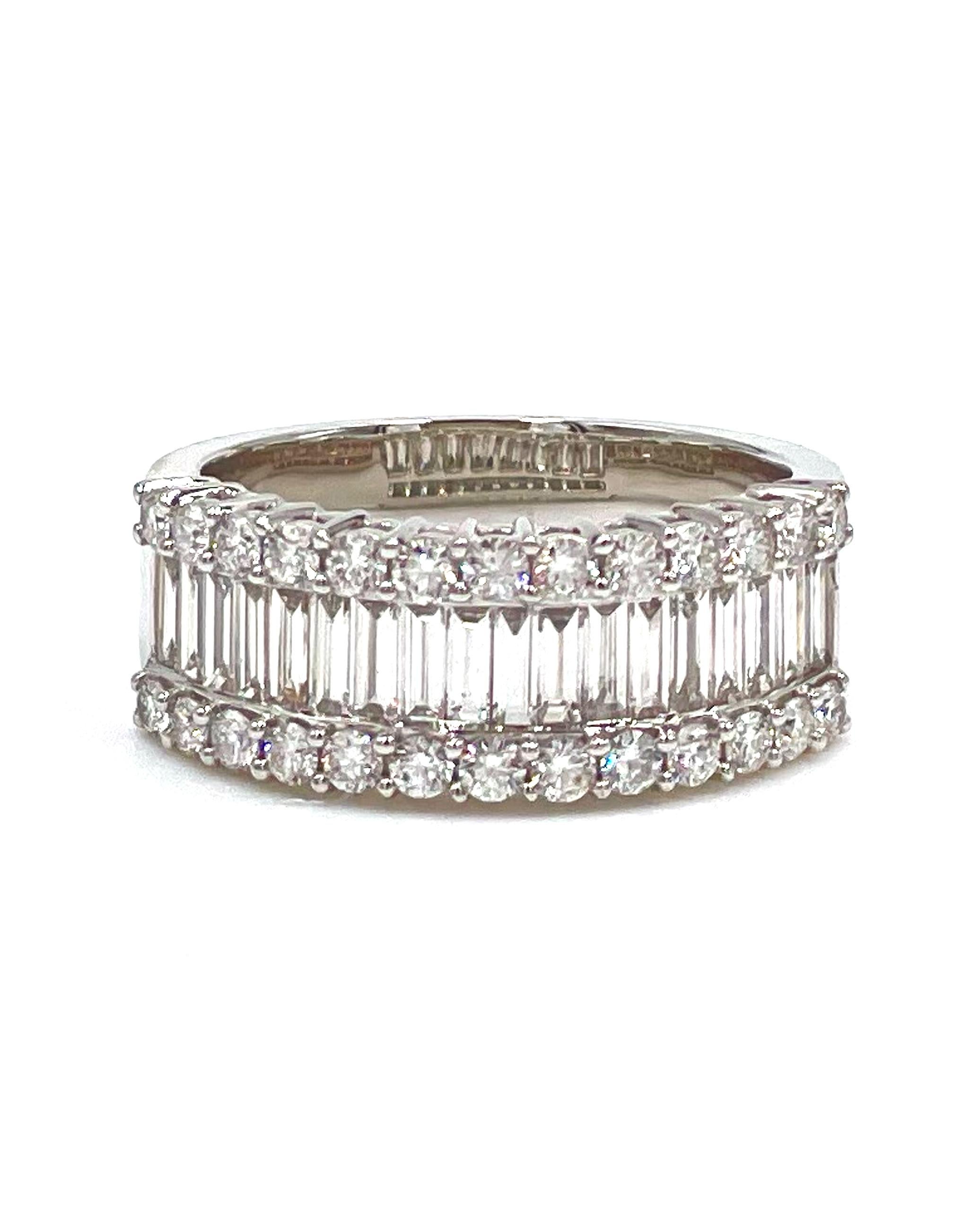 Contemporary 18K White Gold Baguette and Round Diamond Ring For Sale