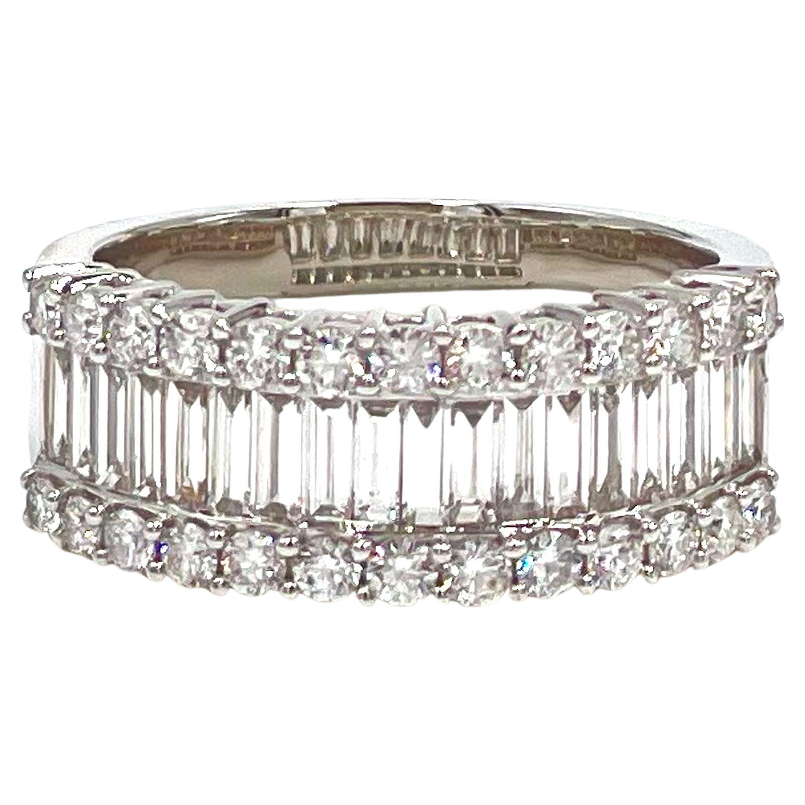 18K White Gold Baguette and Round Diamond Ring For Sale