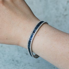 Bracciale in oro bianco 18 carati con zaffiri blu baguette e diamanti