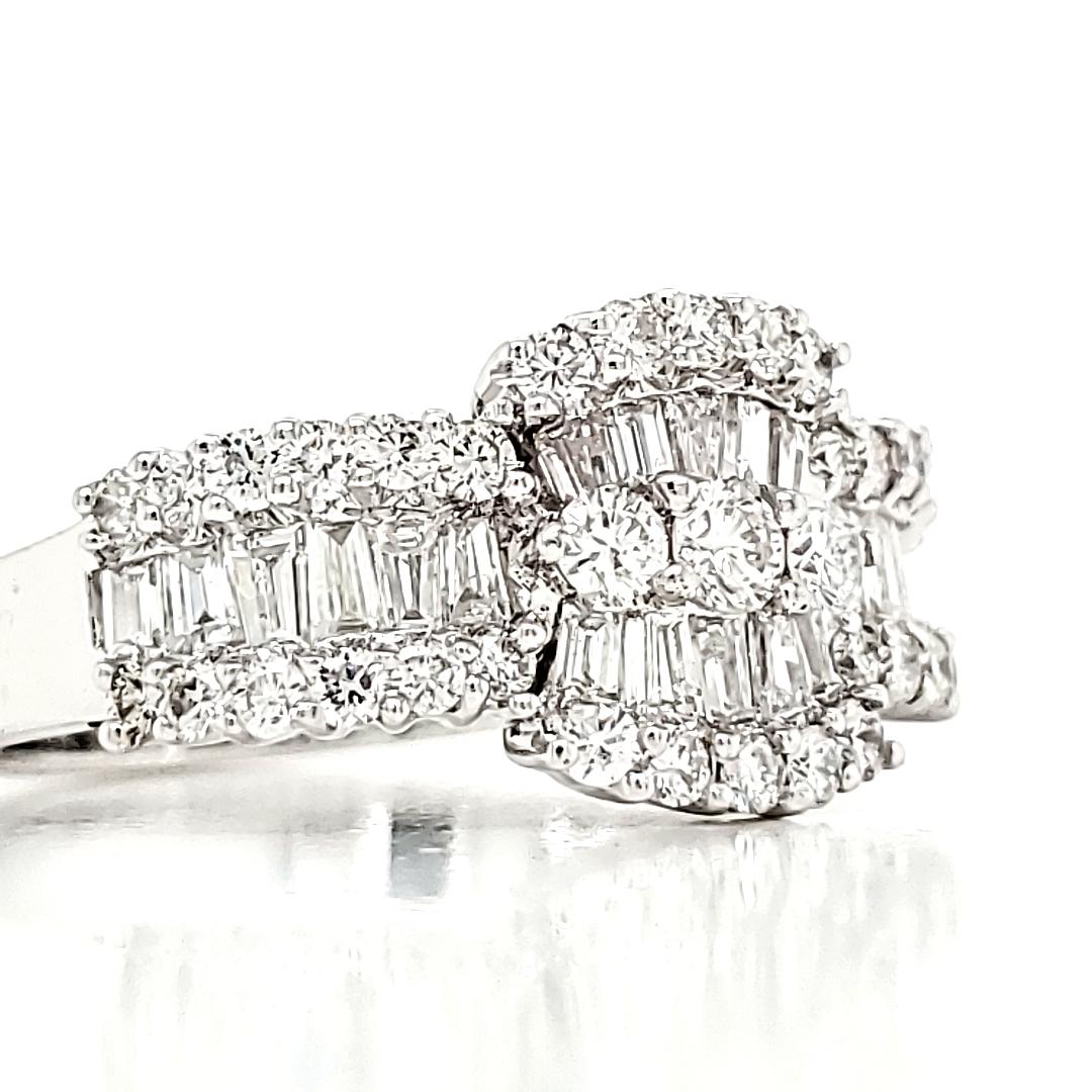 18k White Gold Baguette Cts 0.50 and Round Diamond Cts 0.54 Engagement Ring In New Condition For Sale In Hong Kong, HK