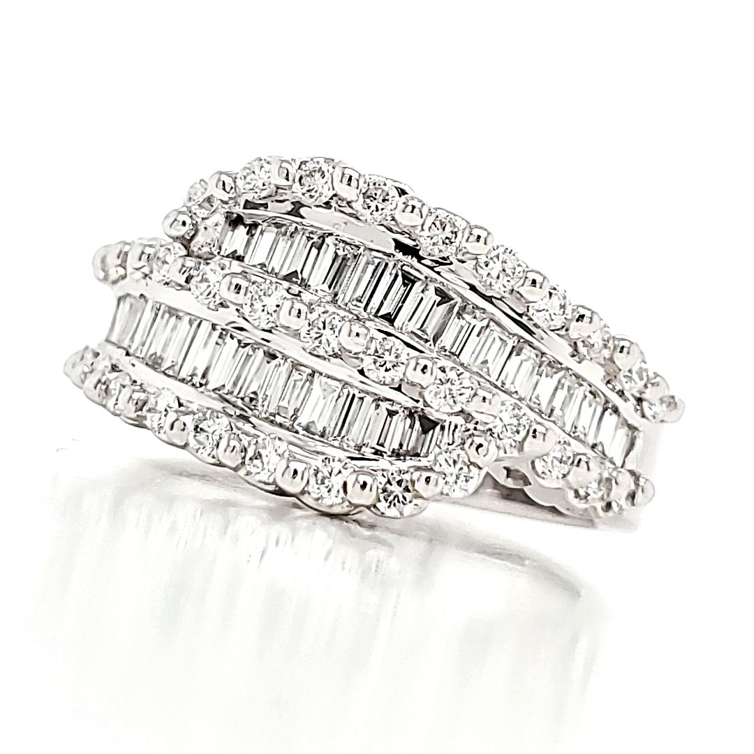 Contemporary 18k White Gold Baguette Cts 0.73 cts and Round Diamond Cts 0.56 Engagement Ring  For Sale