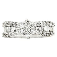Bague de fiançailles en or blanc 18 carats taille baguette Cts 0,65 et diamants ronds Cts 0,53