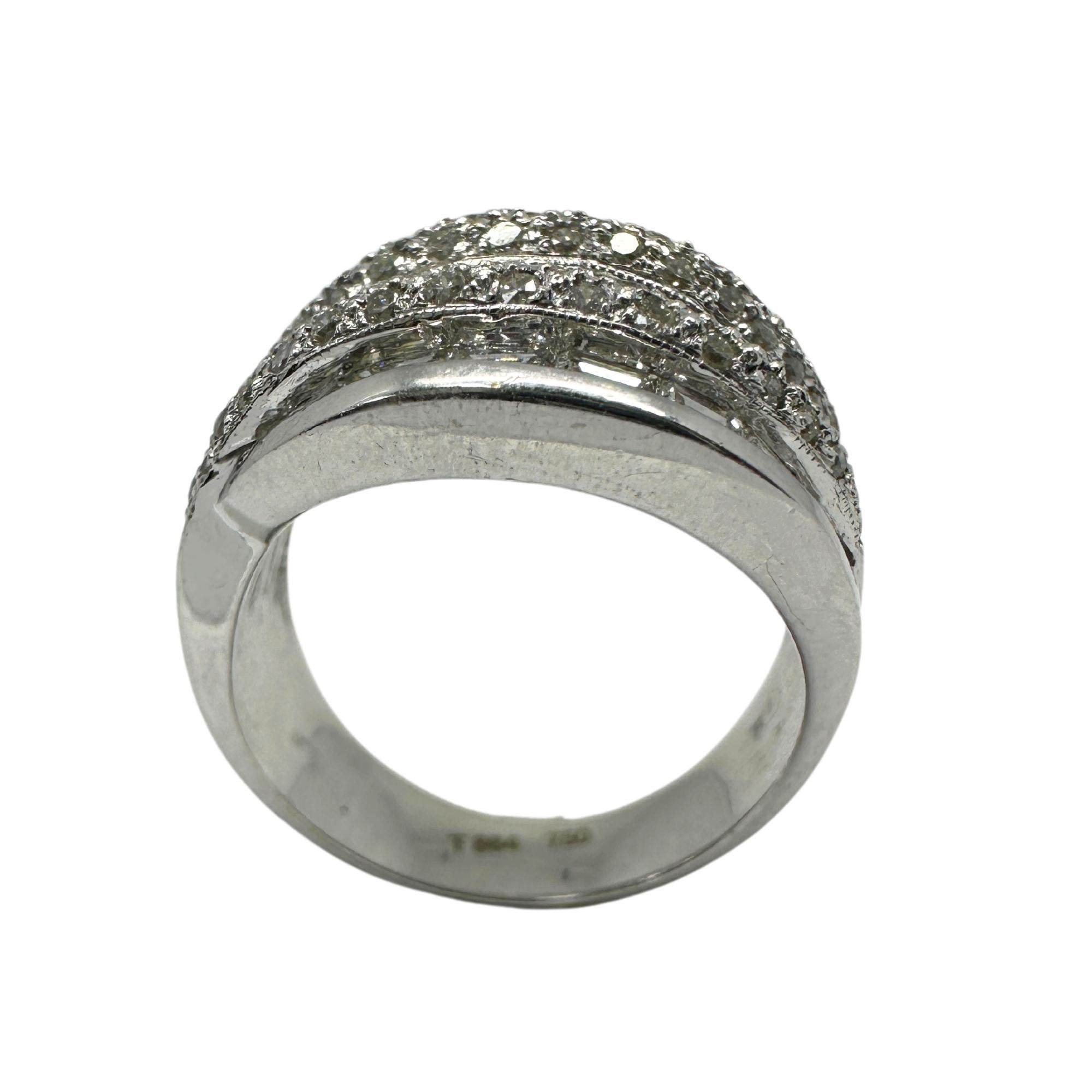 18K White Gold Baguette Cut Diamond Band Ring In Good Condition For Sale In New York, NY