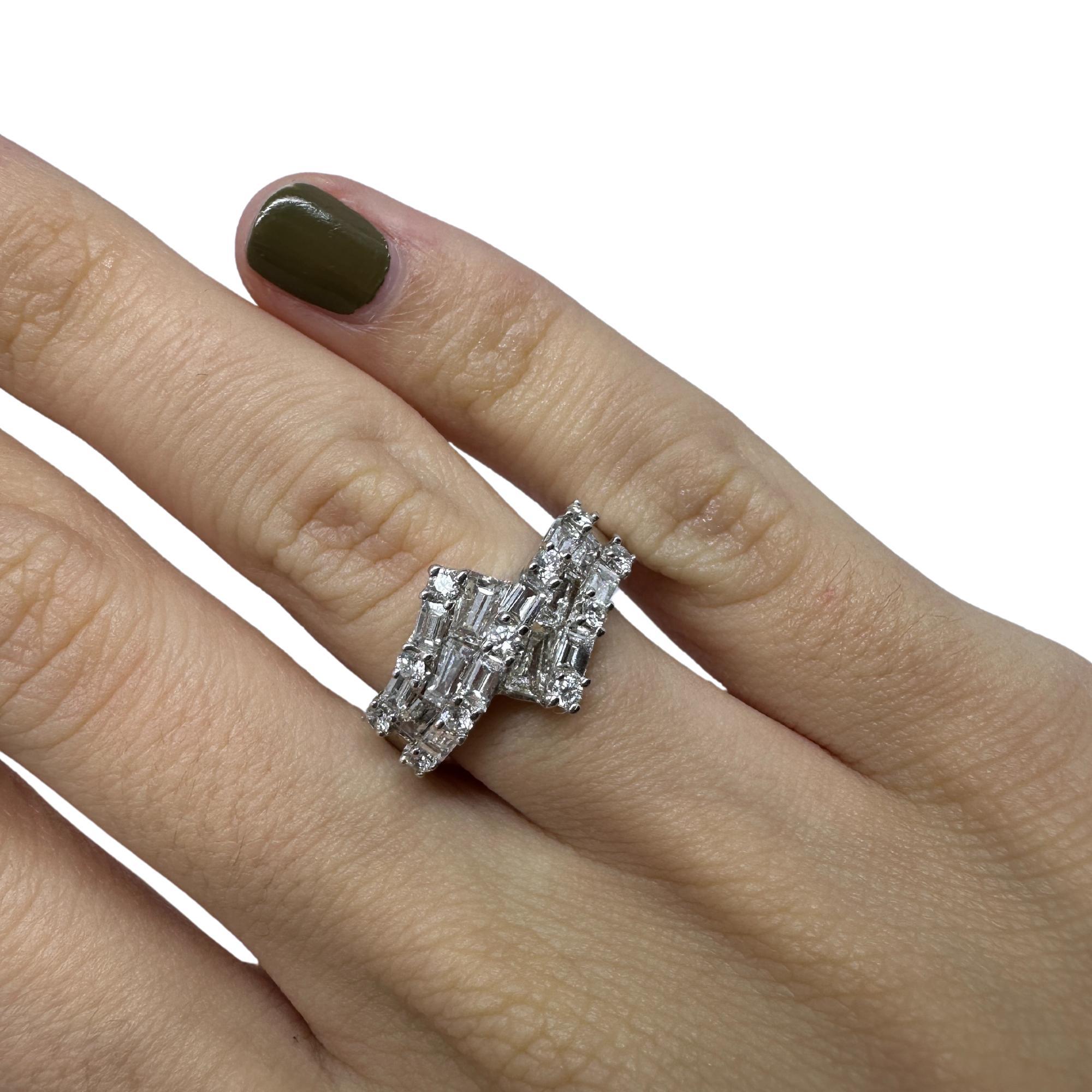 Women's 18K White Gold Baguette Cut Diamond Band Ring For Sale