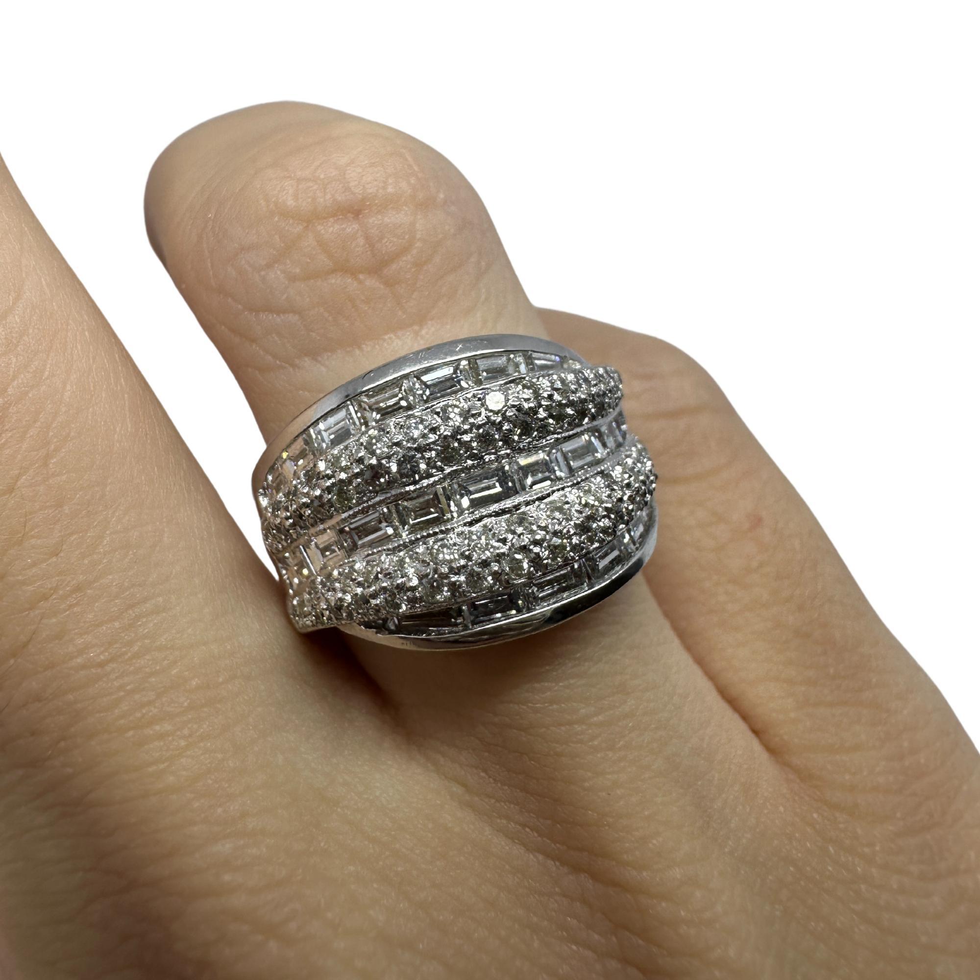 18K White Gold Baguette Cut Diamond Band Ring For Sale 3