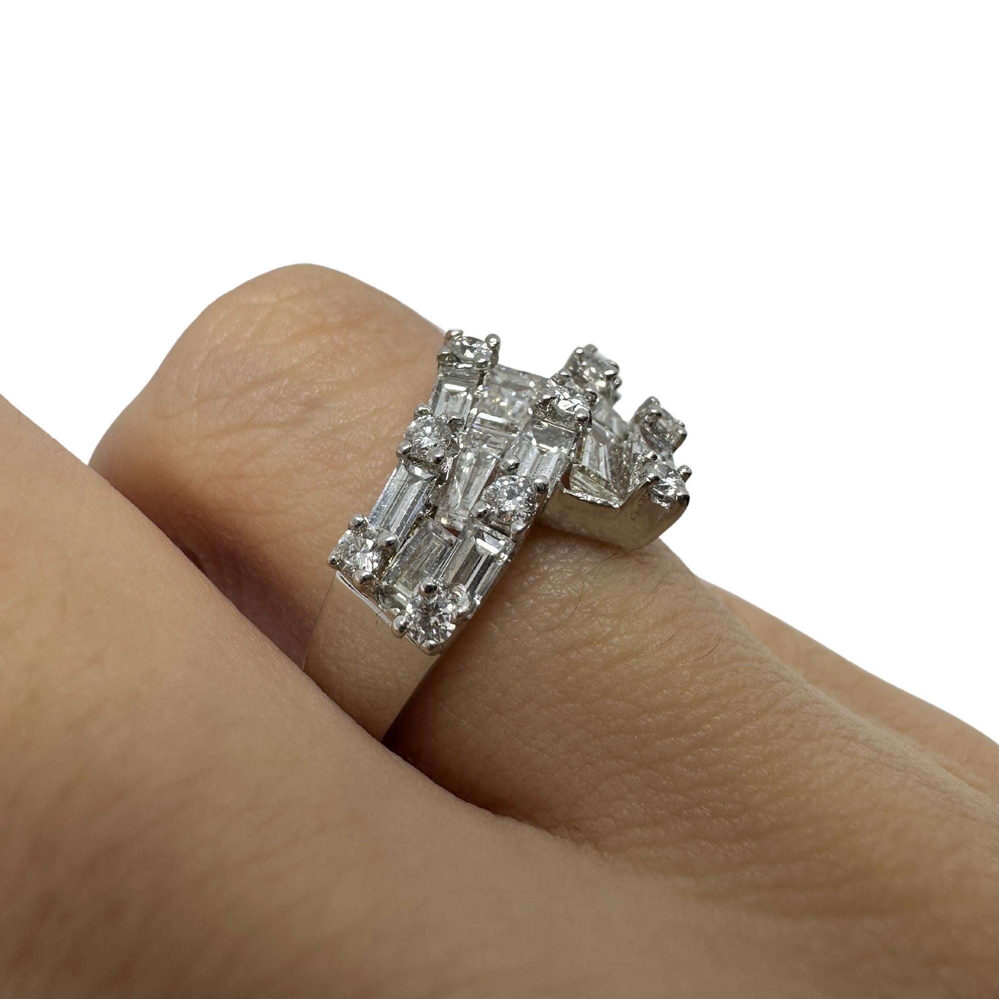 18K White Gold Baguette Cut Diamond Band Ring For Sale 4