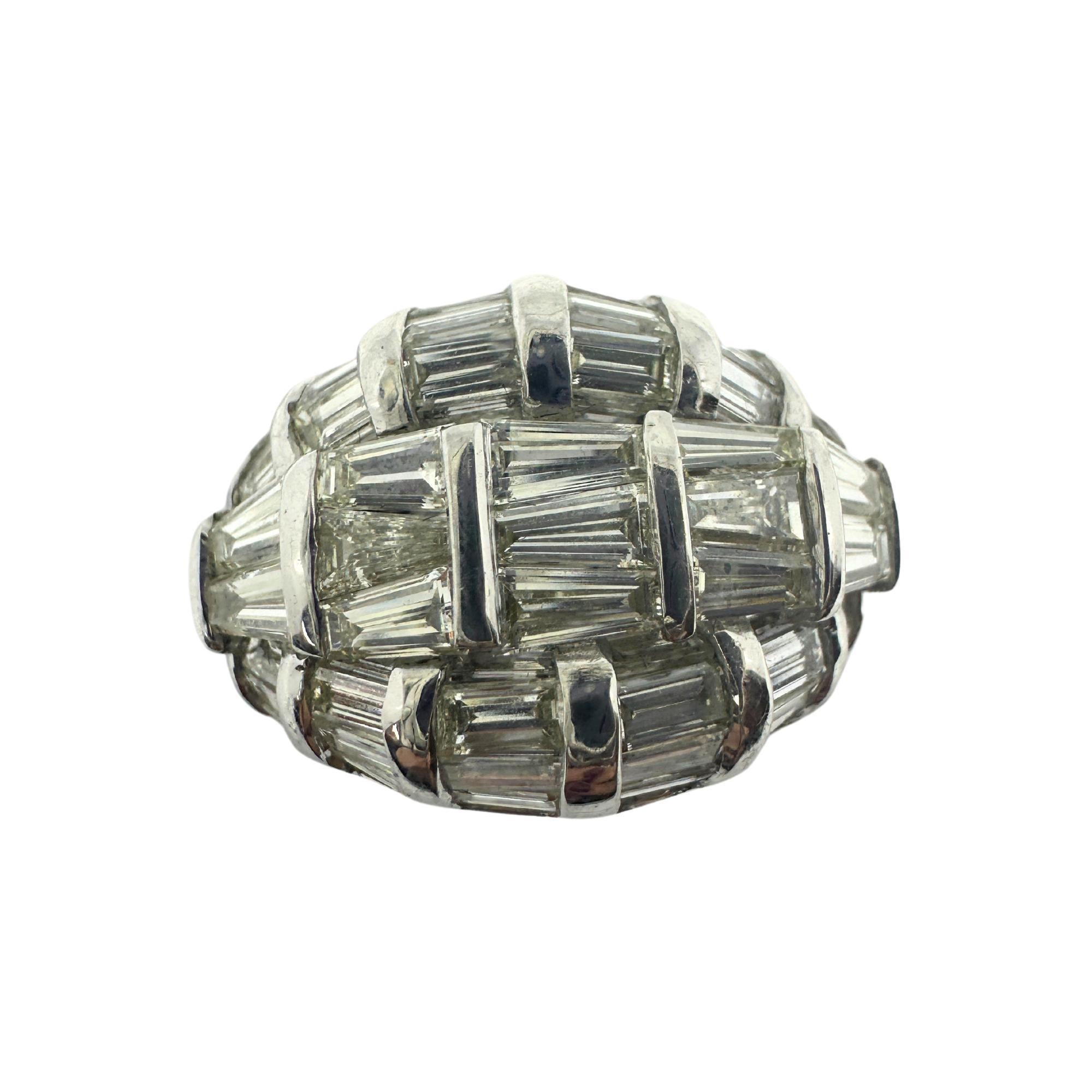 18k White Gold Baguette Cut Diamond Dome Ring In Good Condition For Sale In New York, NY