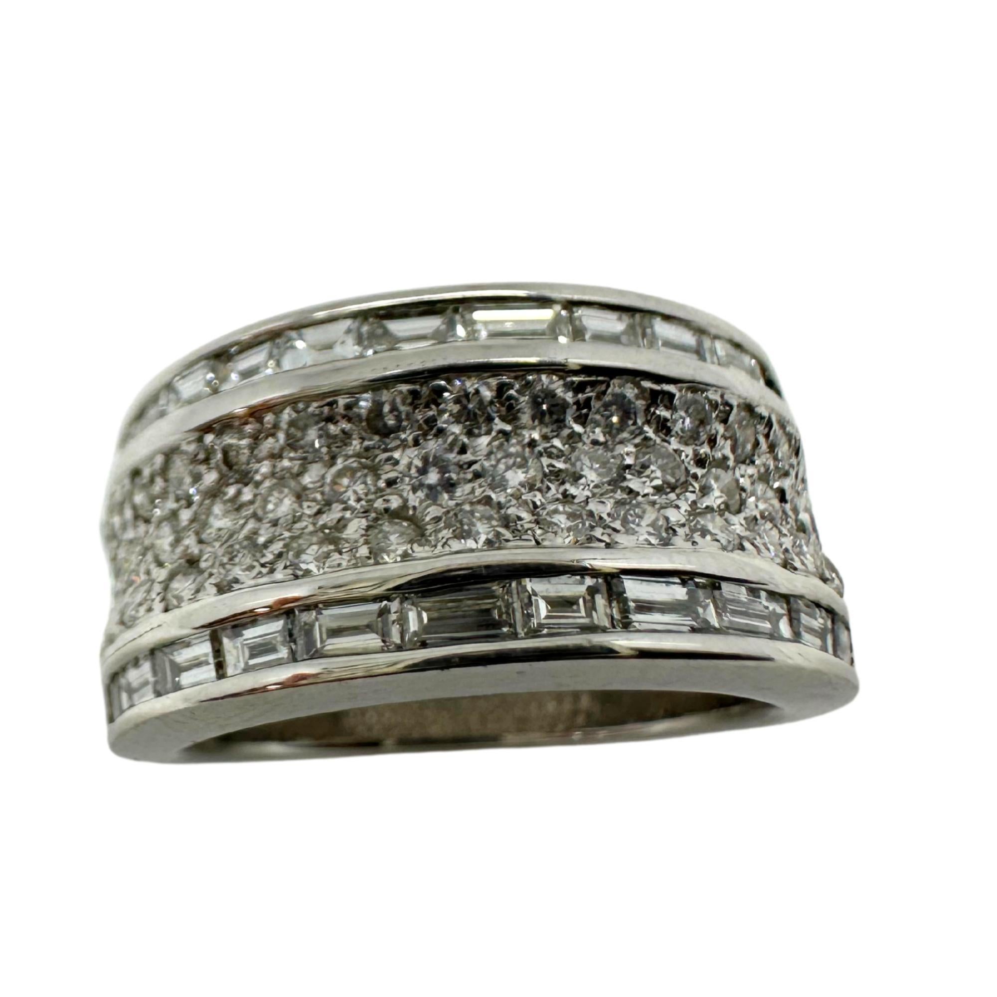 18K White Gold Baguette Cut Diamond Wide Band Ring In Good Condition For Sale In New York, NY