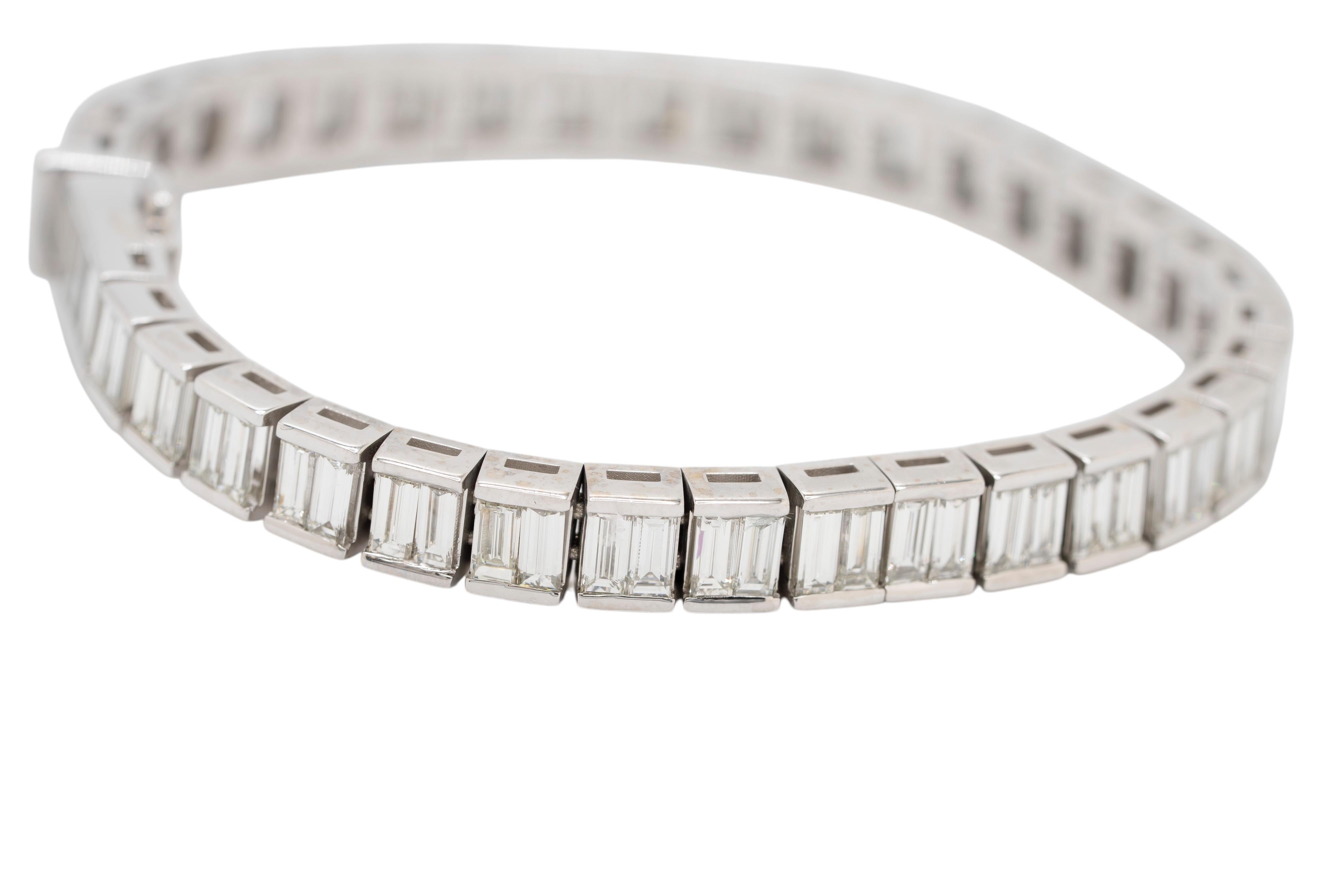Bracelet en or blanc 18 carats avec diamants baguettes Unisexe en vente