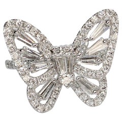 Tess Van Ghert Bague cocktail papillon en or blanc 18 carats et diamants baguettes