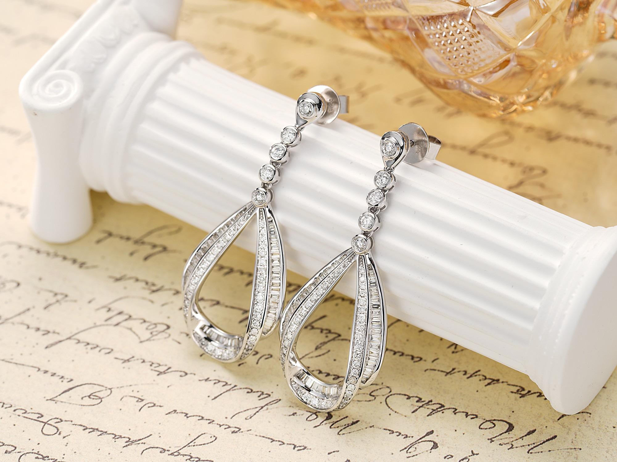 Modern 18K White Gold Baguette Diamond Drop Earrings For Sale