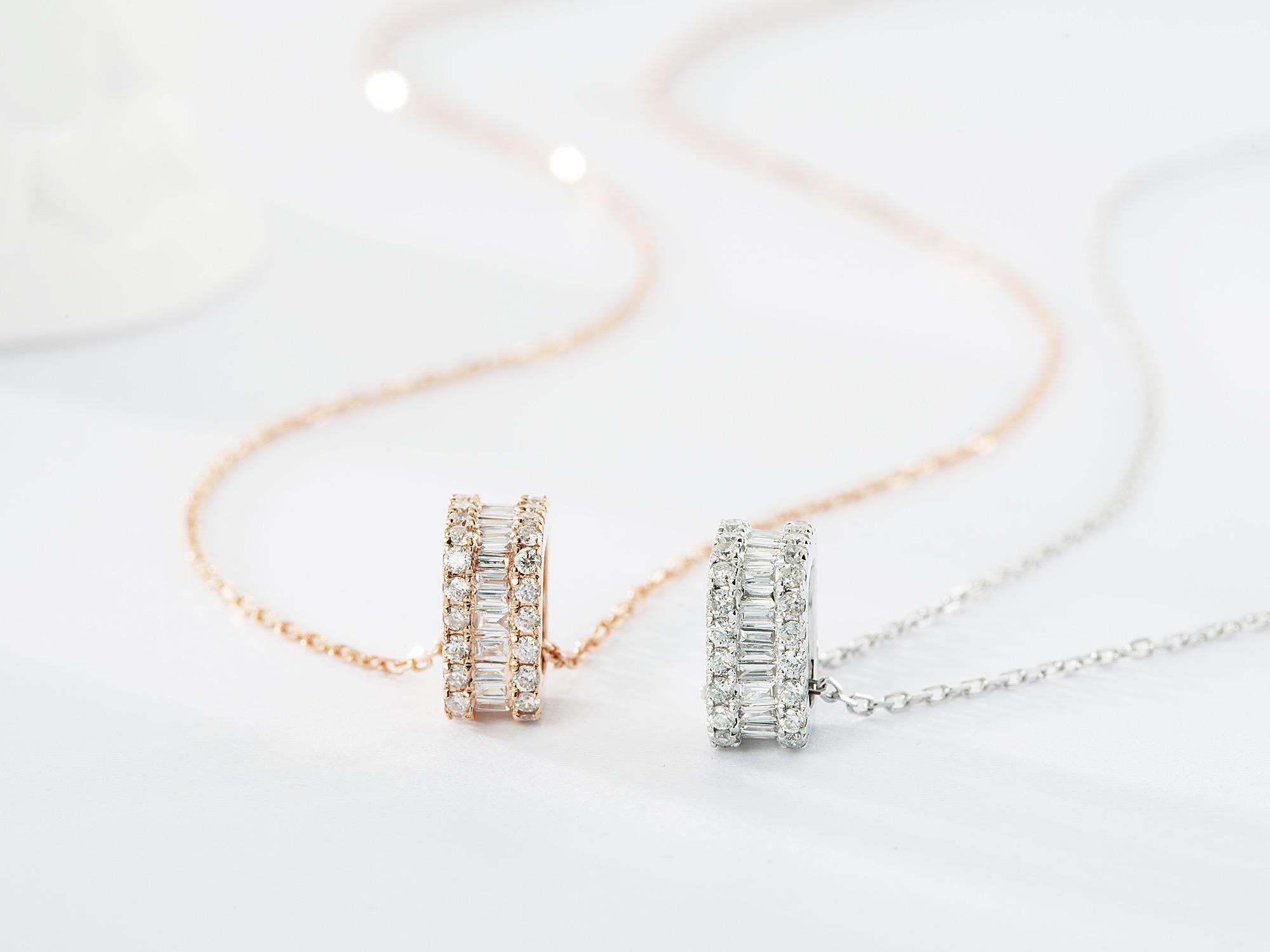 Taglio baguette Collana con ciondolo con diamante Baguette in oro bianco 18K in vendita